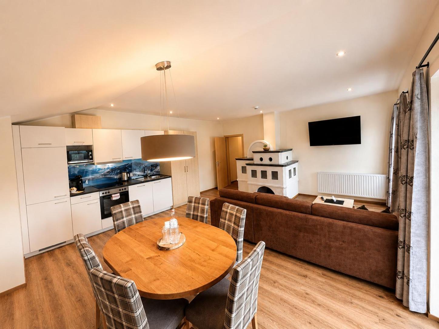 Three-Bedroom Apartment Lake View