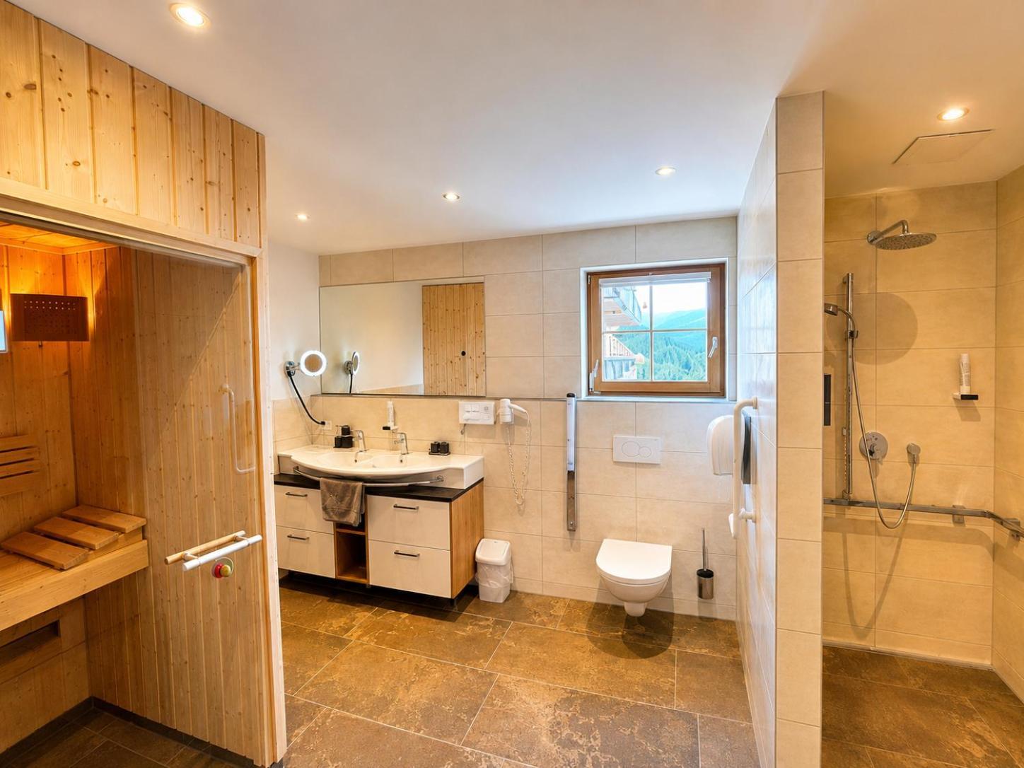 Three-Bedroom Apartment Lake View