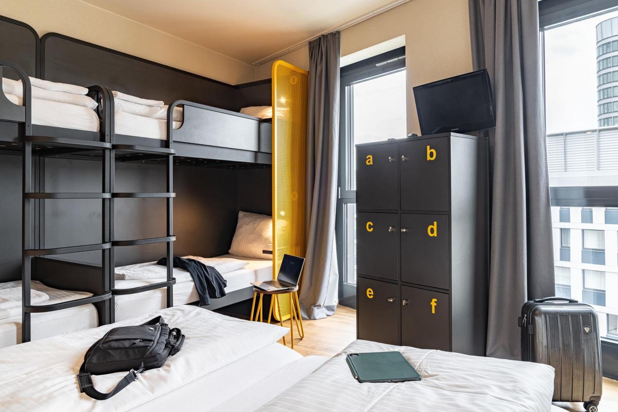 Bed in een Gemengde Slaapzaal met 6 Bedden