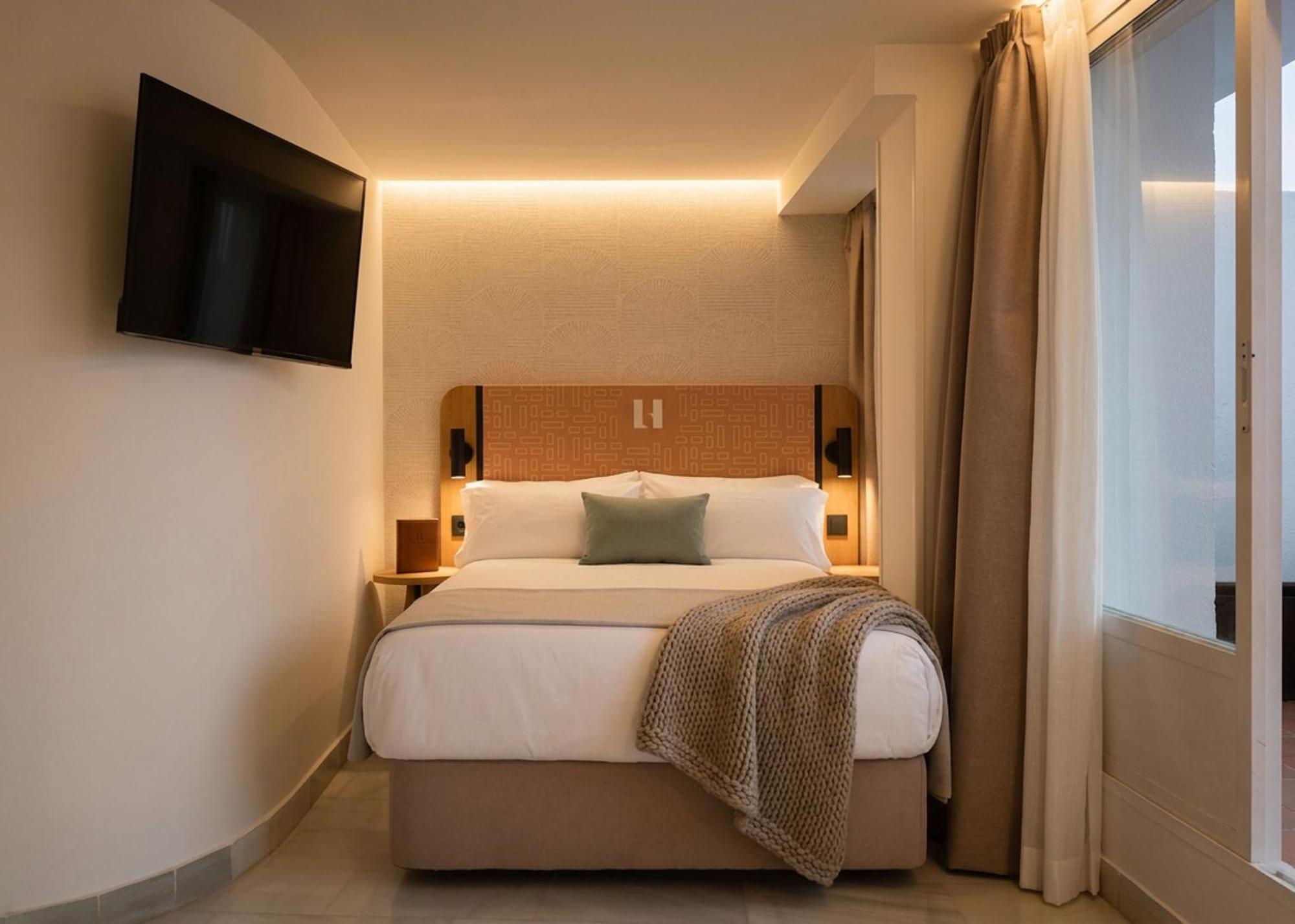 One-Bedroom Apartment Rooftop Terrace
