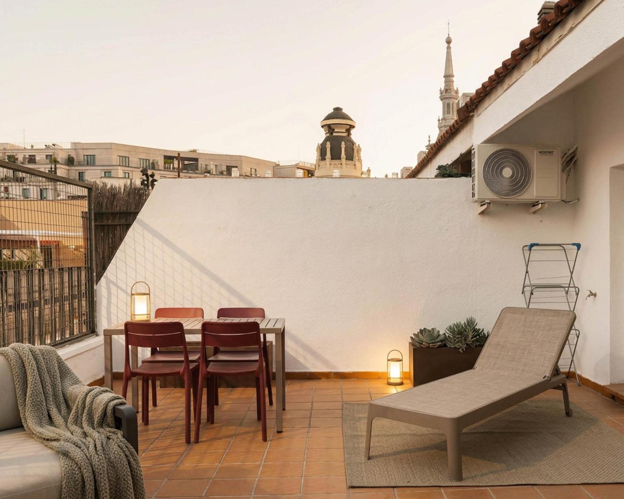 One-Bedroom Apartment Rooftop Terrace