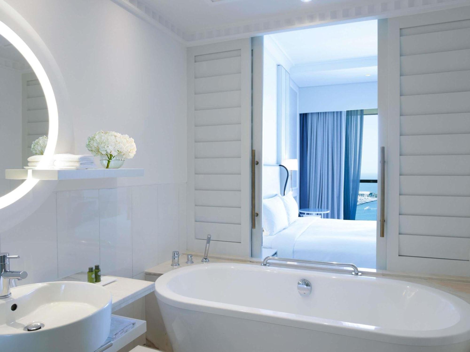 Junior Suite staycation & at AOC restaurant chef's choice of buffet or set menu,1773700215:JPEG