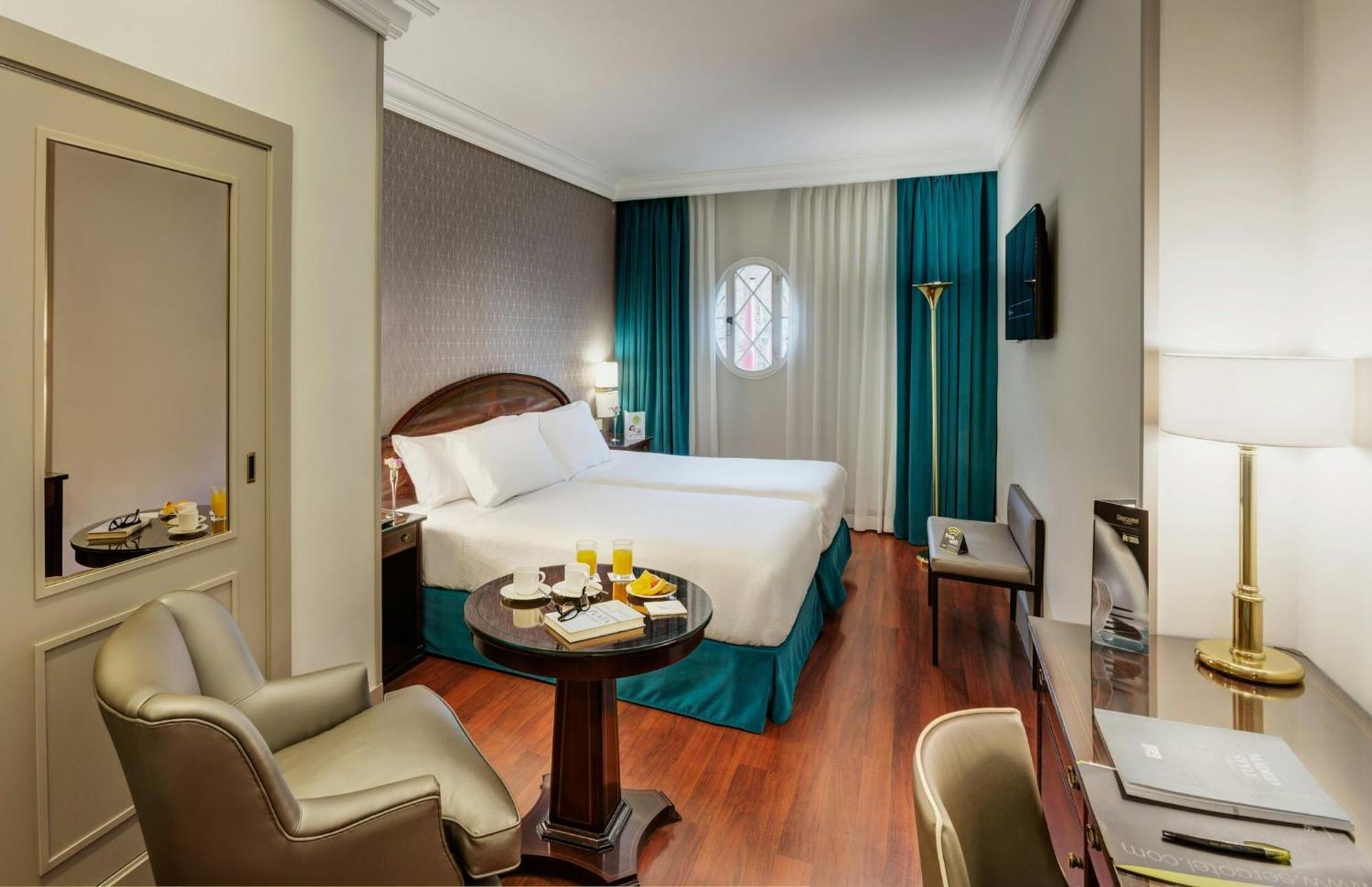 Double Room Plaza View