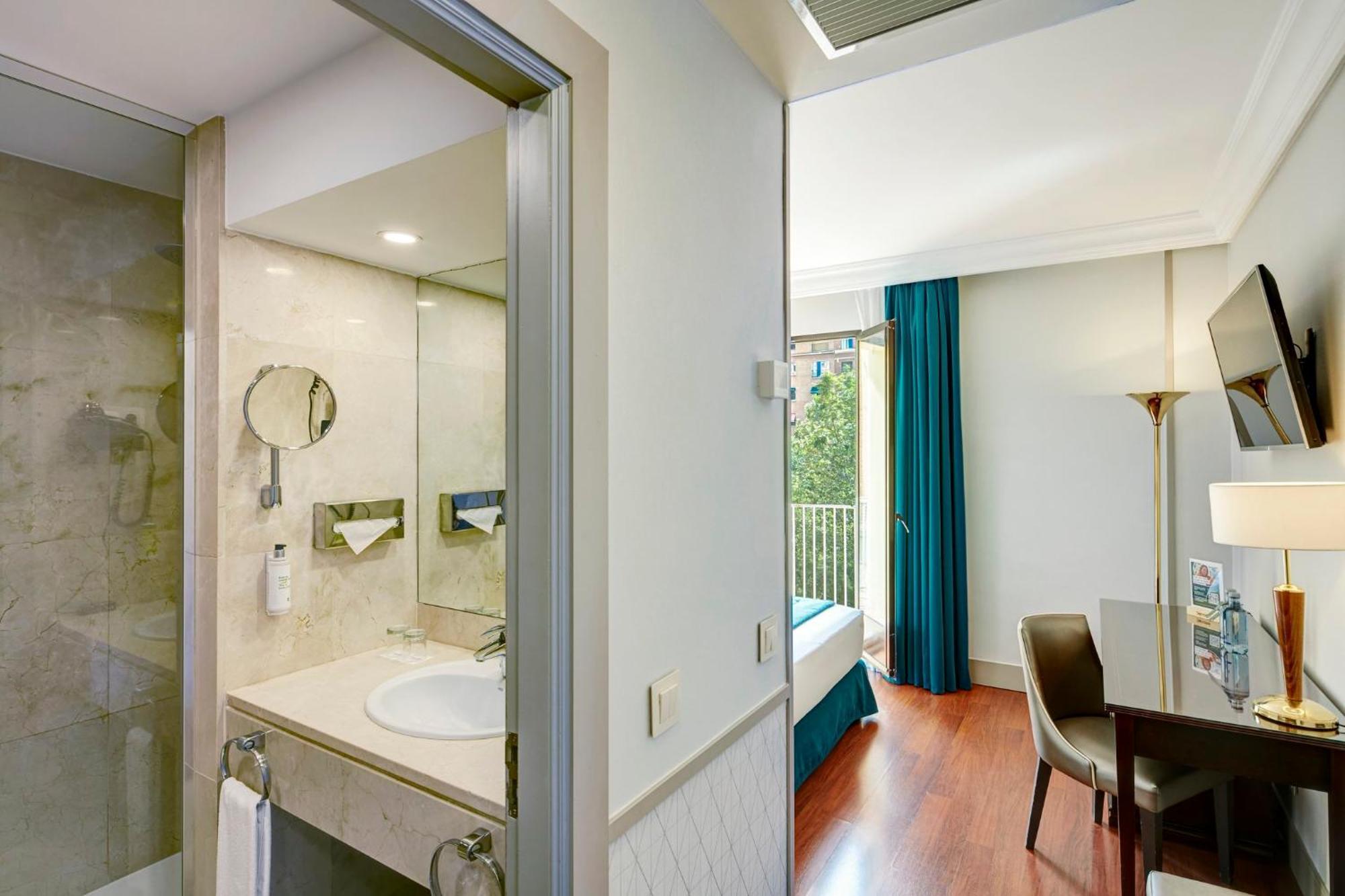 Standard Double Room Views on the Square
