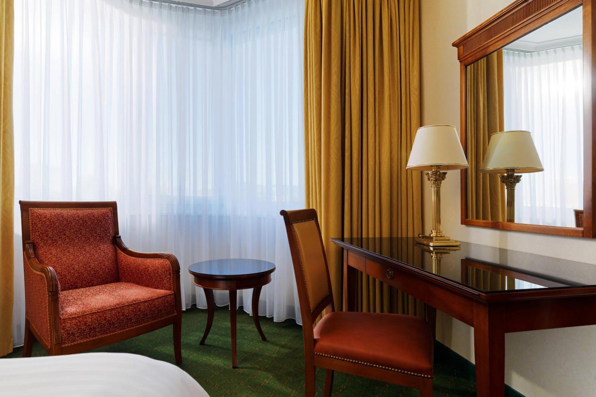 Kamer met 1 Kingsize Bed en Uitzicht op de Rivier