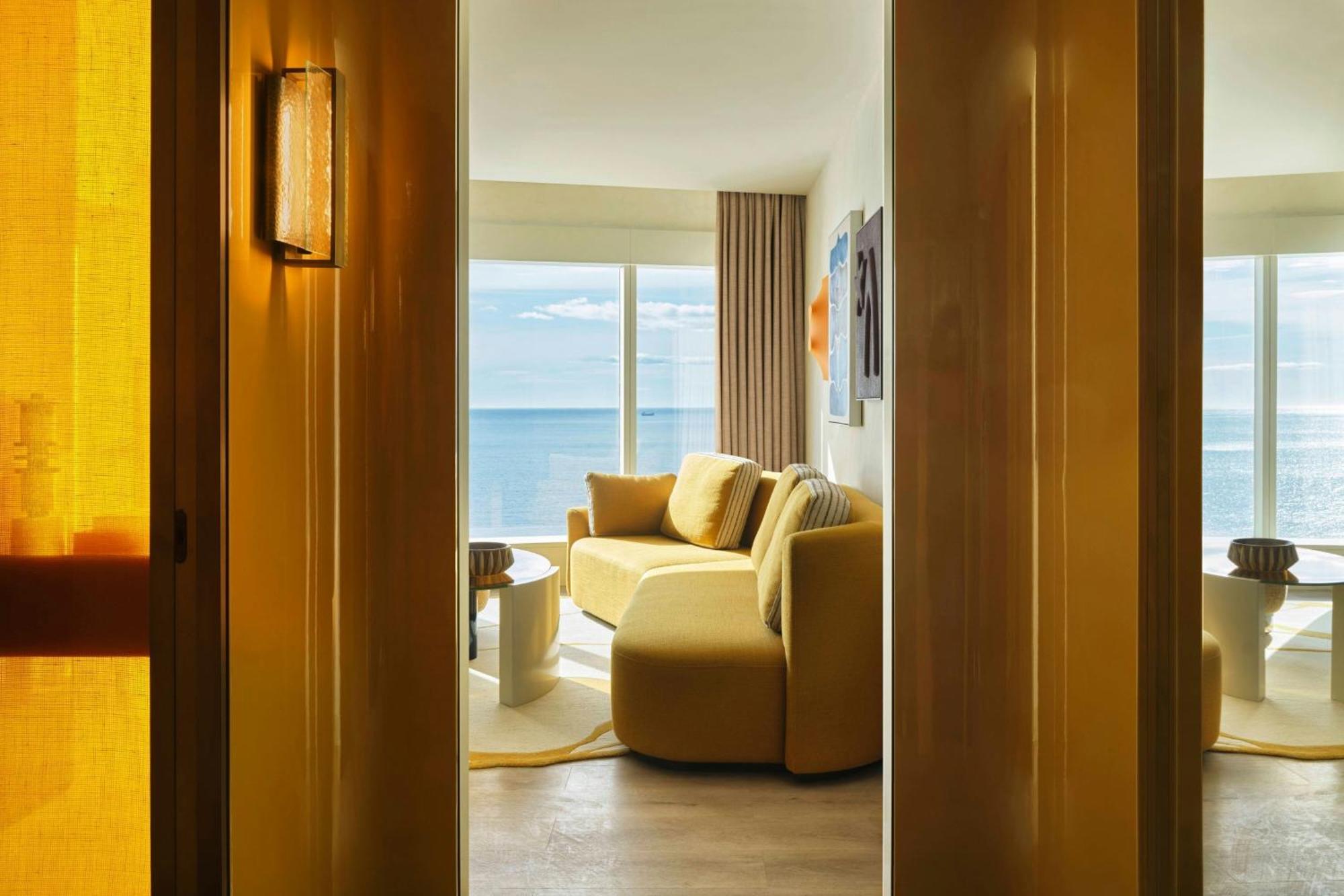 Hoeksuite met 1 Slaapkamer en Kingsize Bed - Uitzicht op de Zee