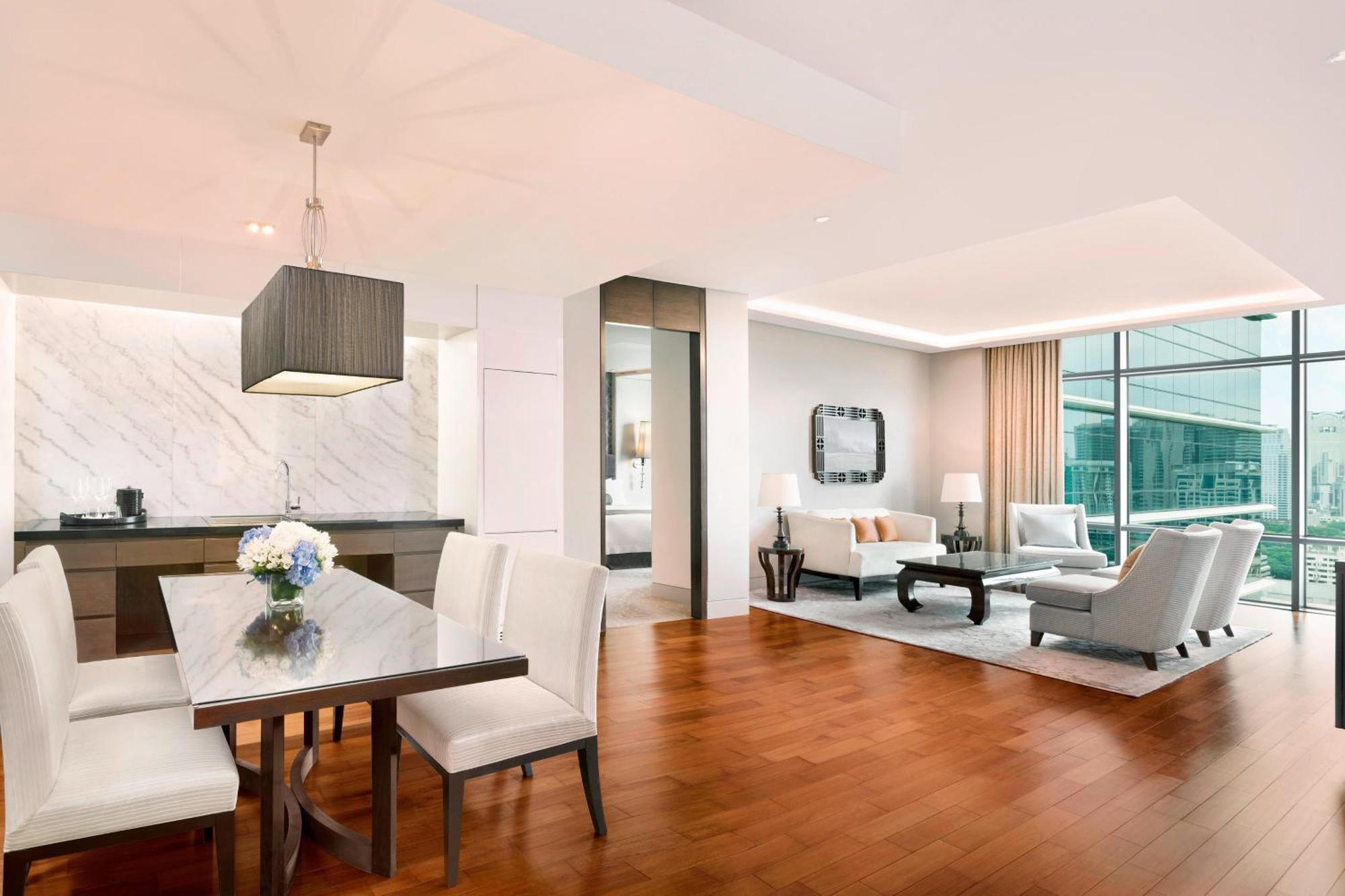 Family Two-Bedroom Suite Skyline View