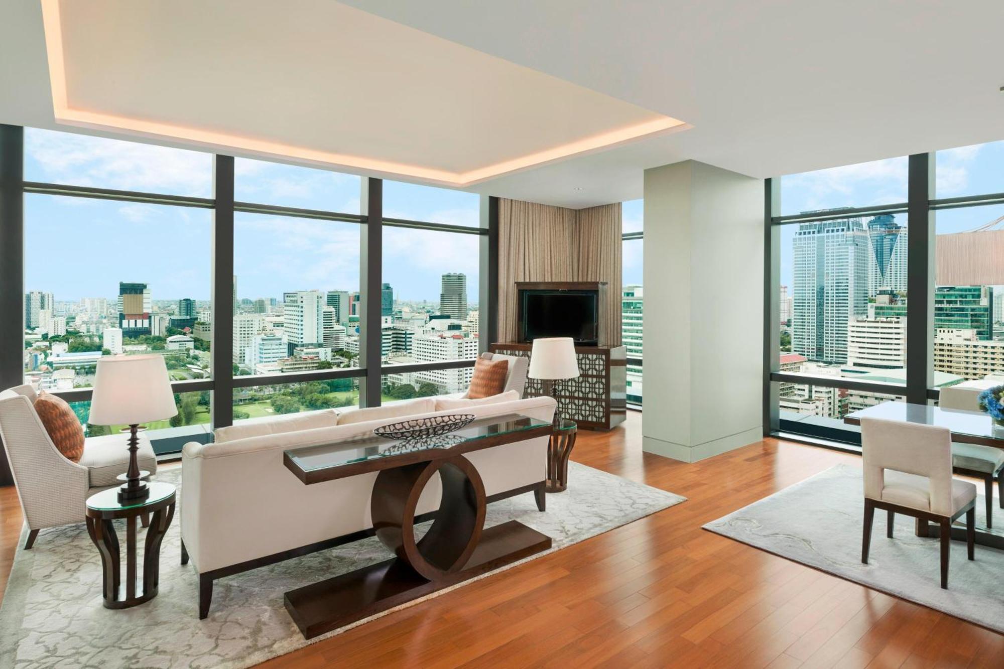 Astor Suite 1 Bedroom Suite Golf course view Corner room High floor