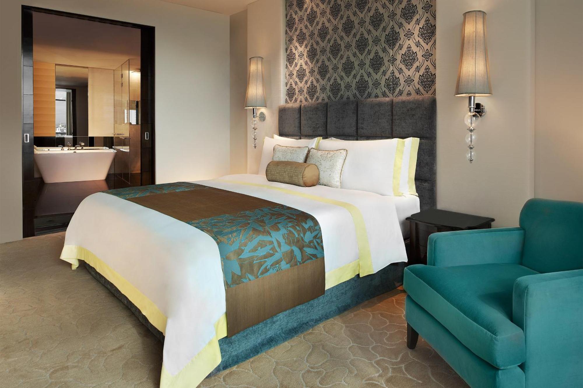 Grand Astor Suite 1 Bedroom Suite Golf course view Corner room High floor