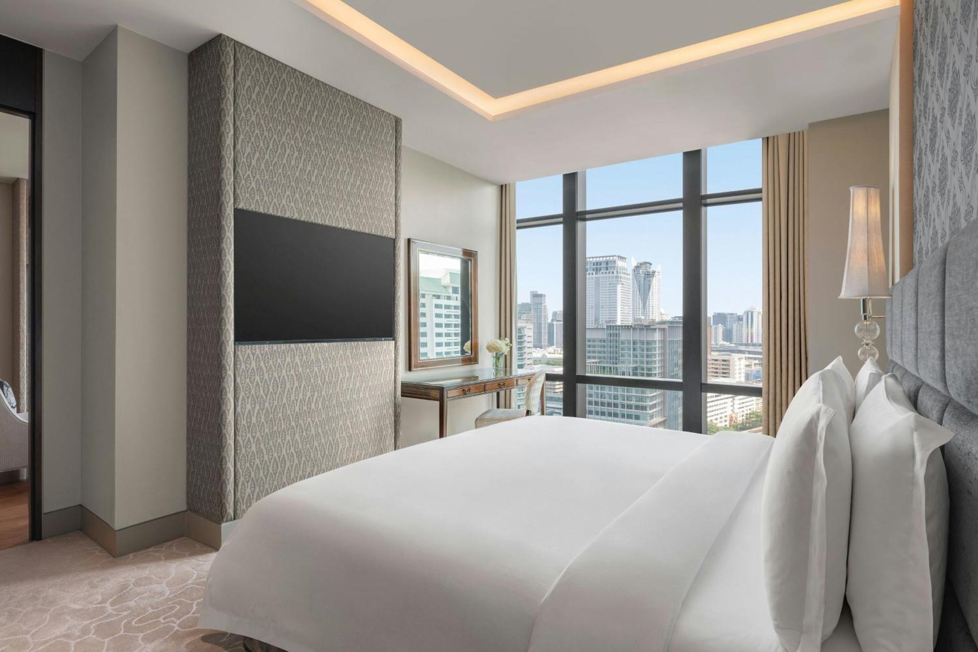 Family Two-Bedroom Suite Skyline View