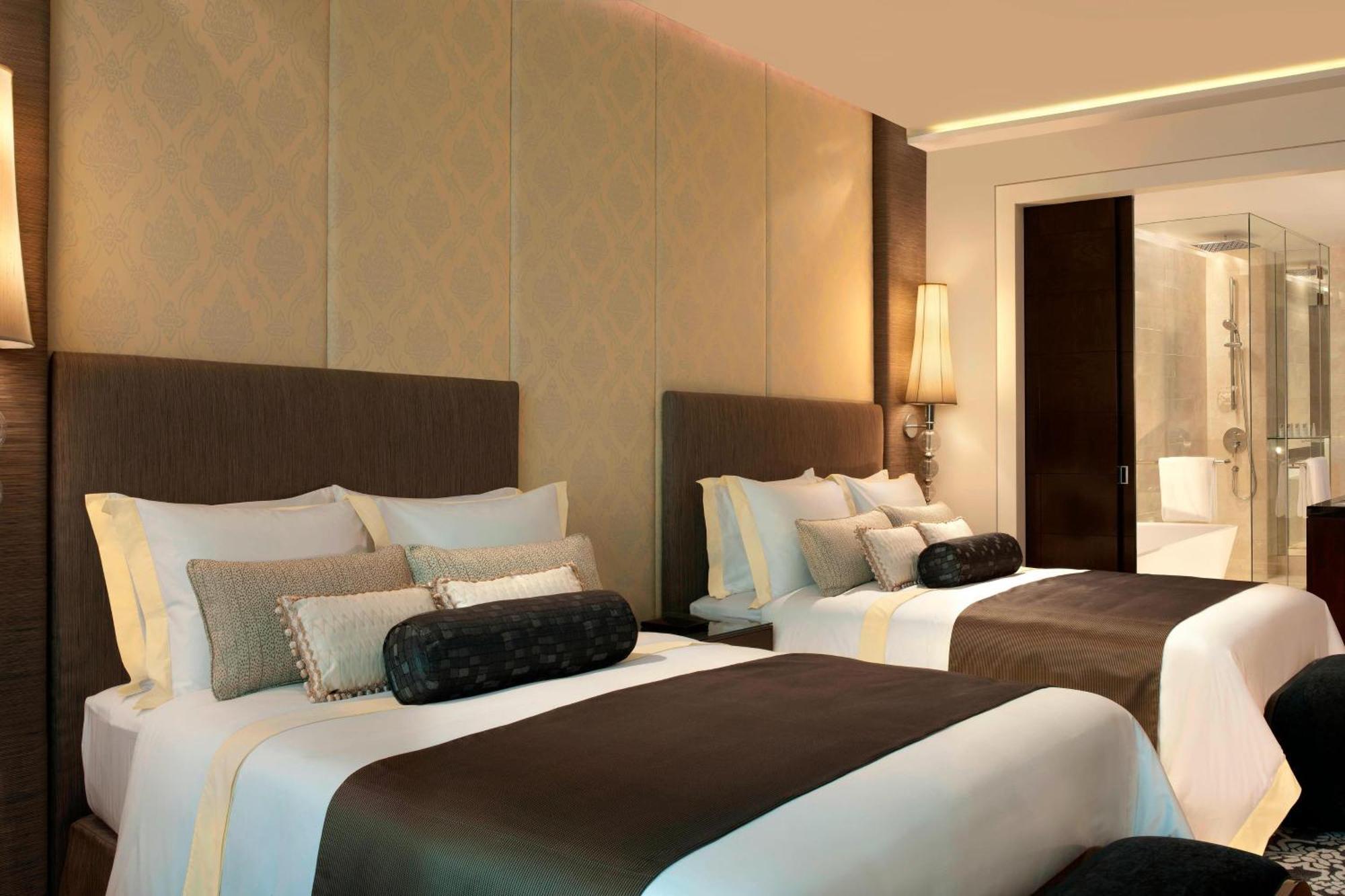 Astor Queen Room Golf Course View