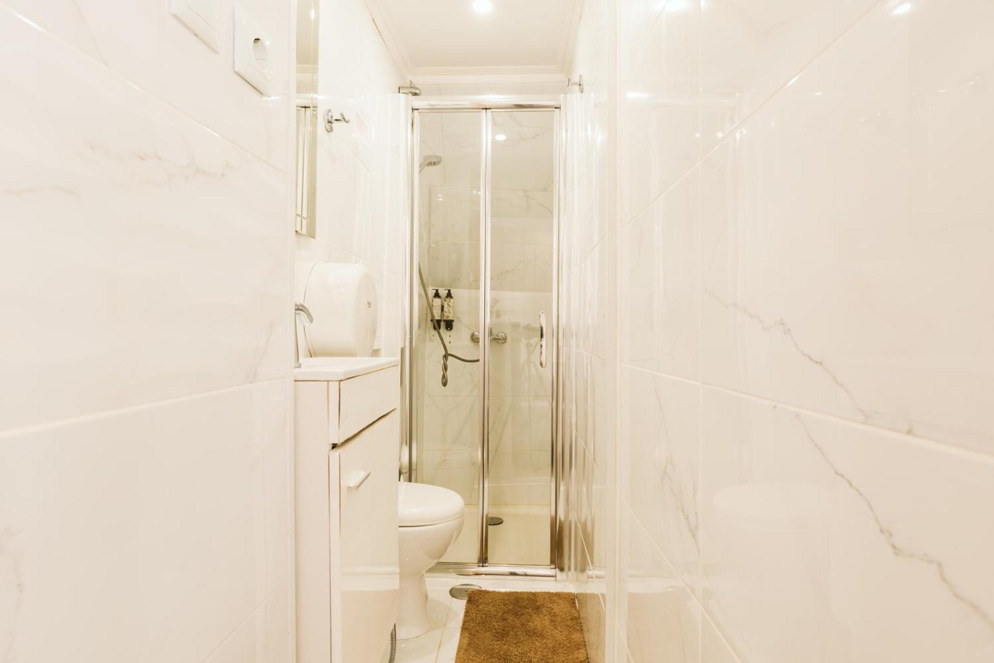 Double Room with Private External Bathroom (Single Occupancy)