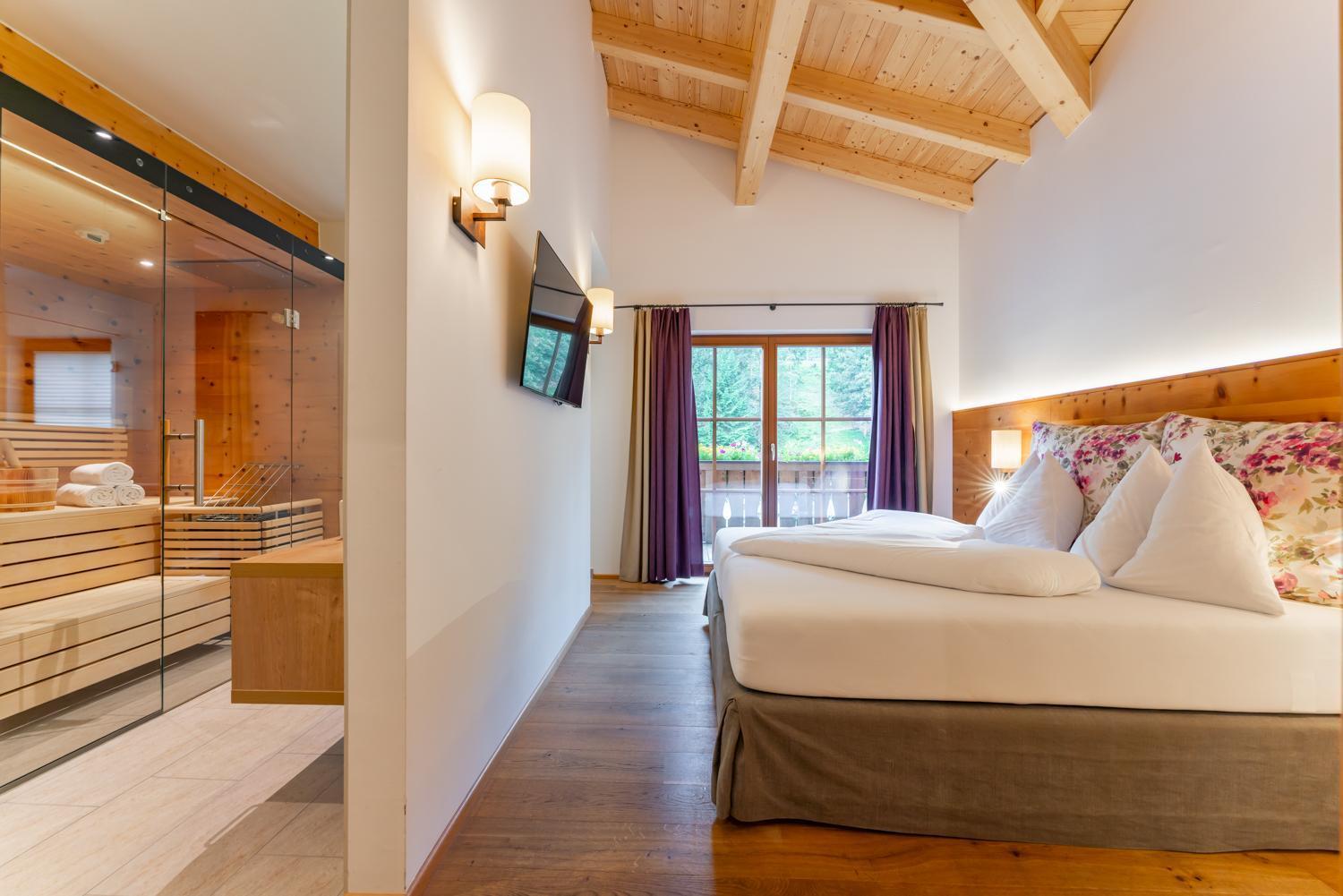Deluxe One-Bedroom Suite Balcony