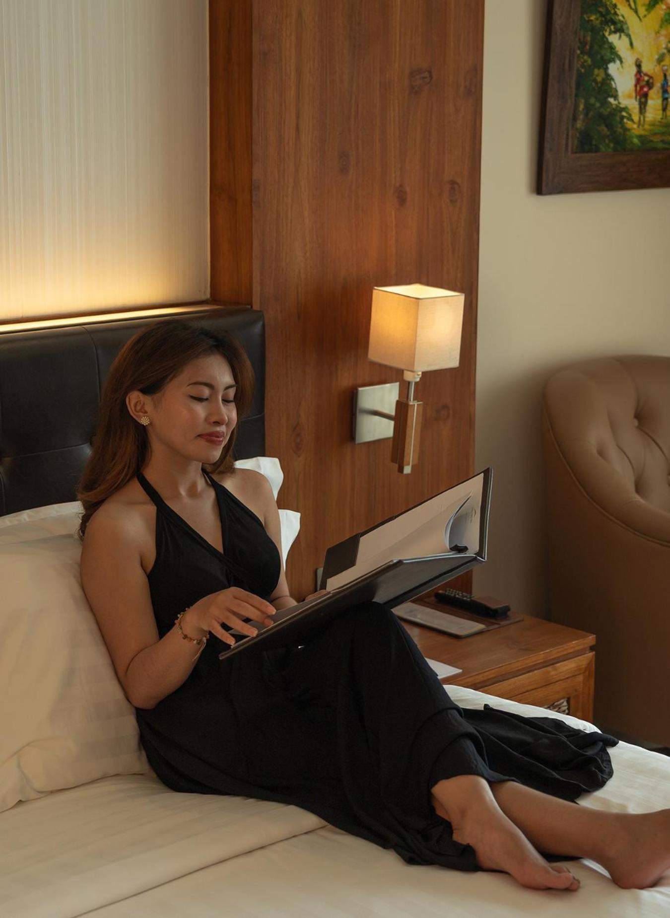 Jungle Suite Room Balcony River View daily shuttle to Ubud City Photo Session Art Gallery Visit 24-hour access to Fitness Center Welcome Drink Kids Activities