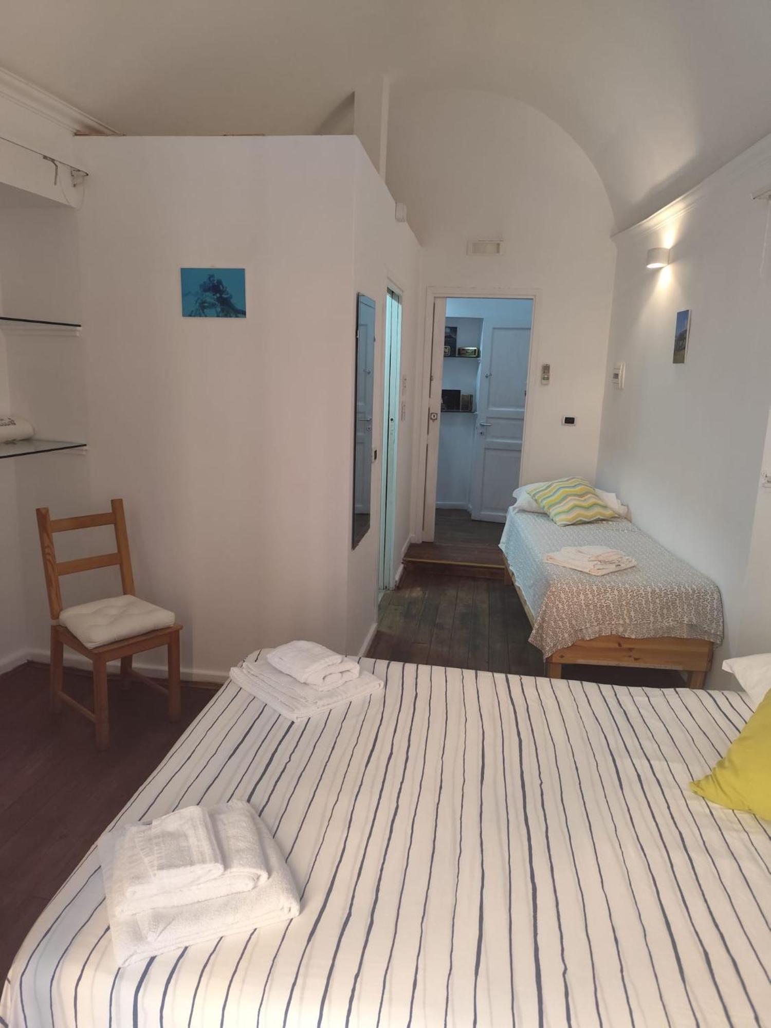 Tweepersoonskamer met 2 Aparte Bedden en Balkon