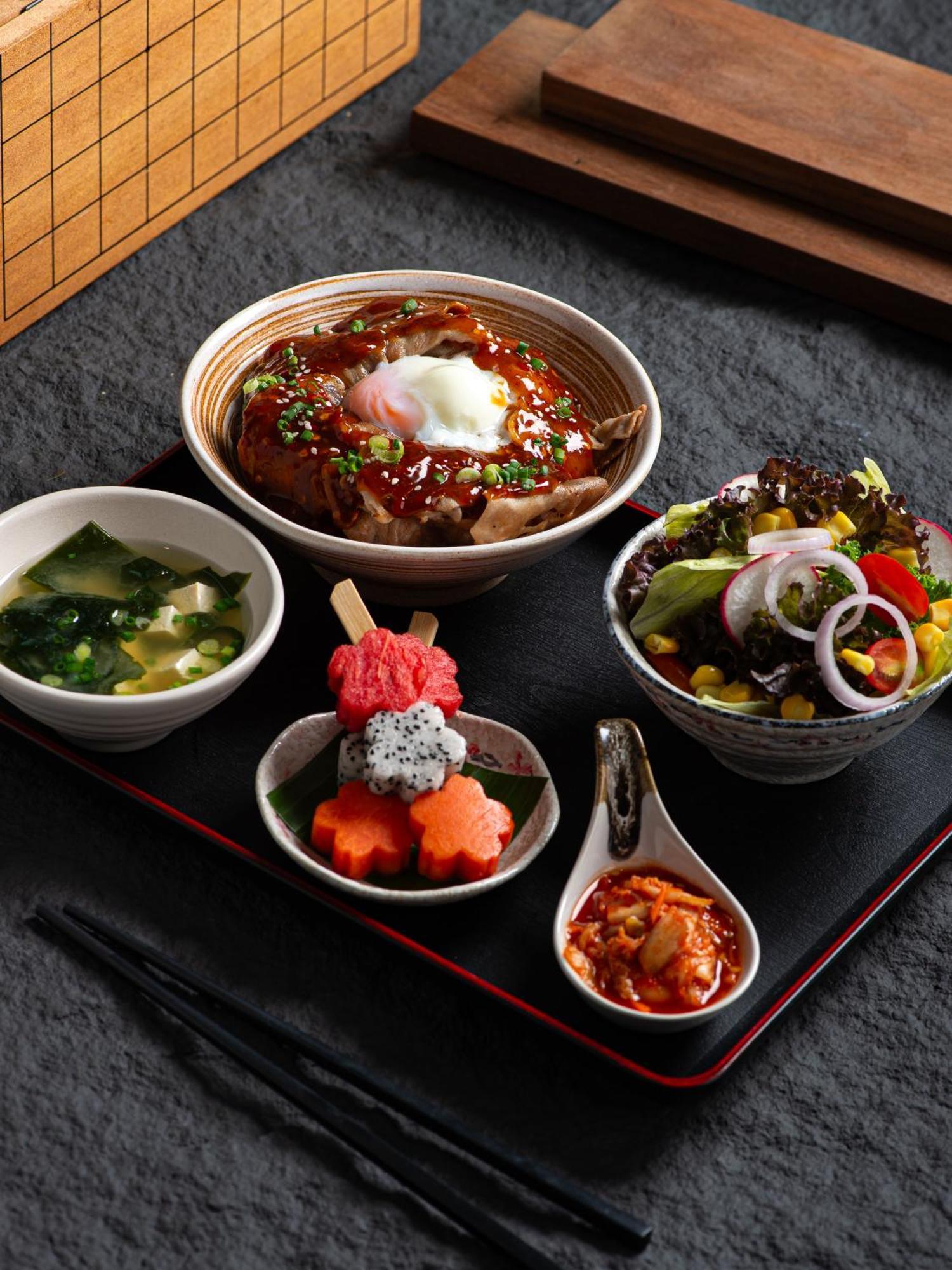 Deluxe Room Complimentary Lunch Set