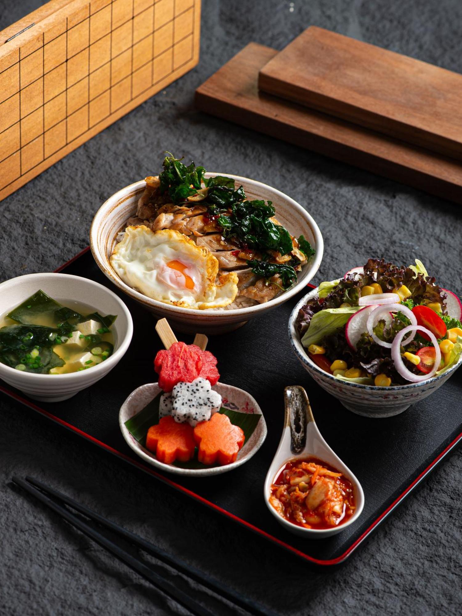 Deluxe Room Complimentary Lunch Set