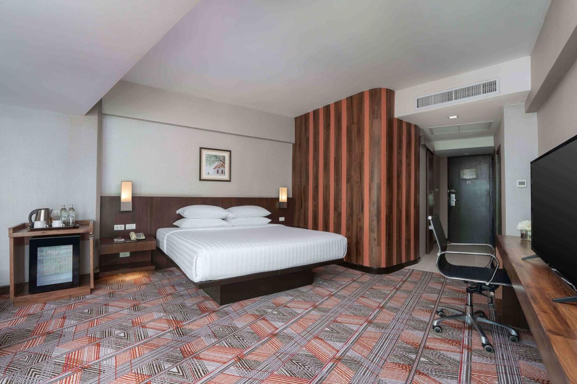 Deluxe Double Bed Sky Wing