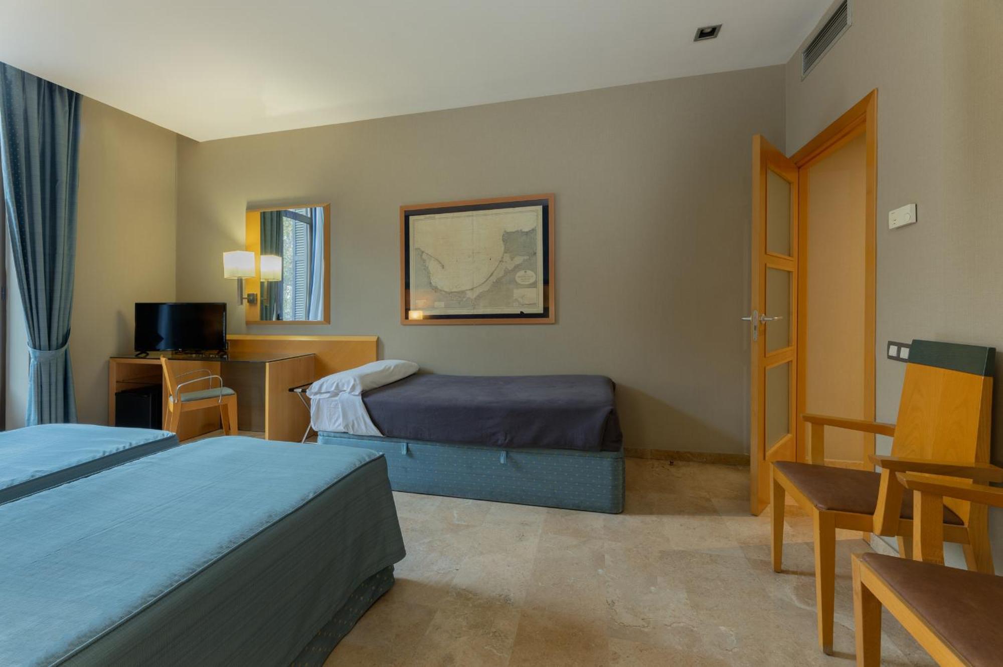 Tweepersoonskamer met Extra Bed en Balkon