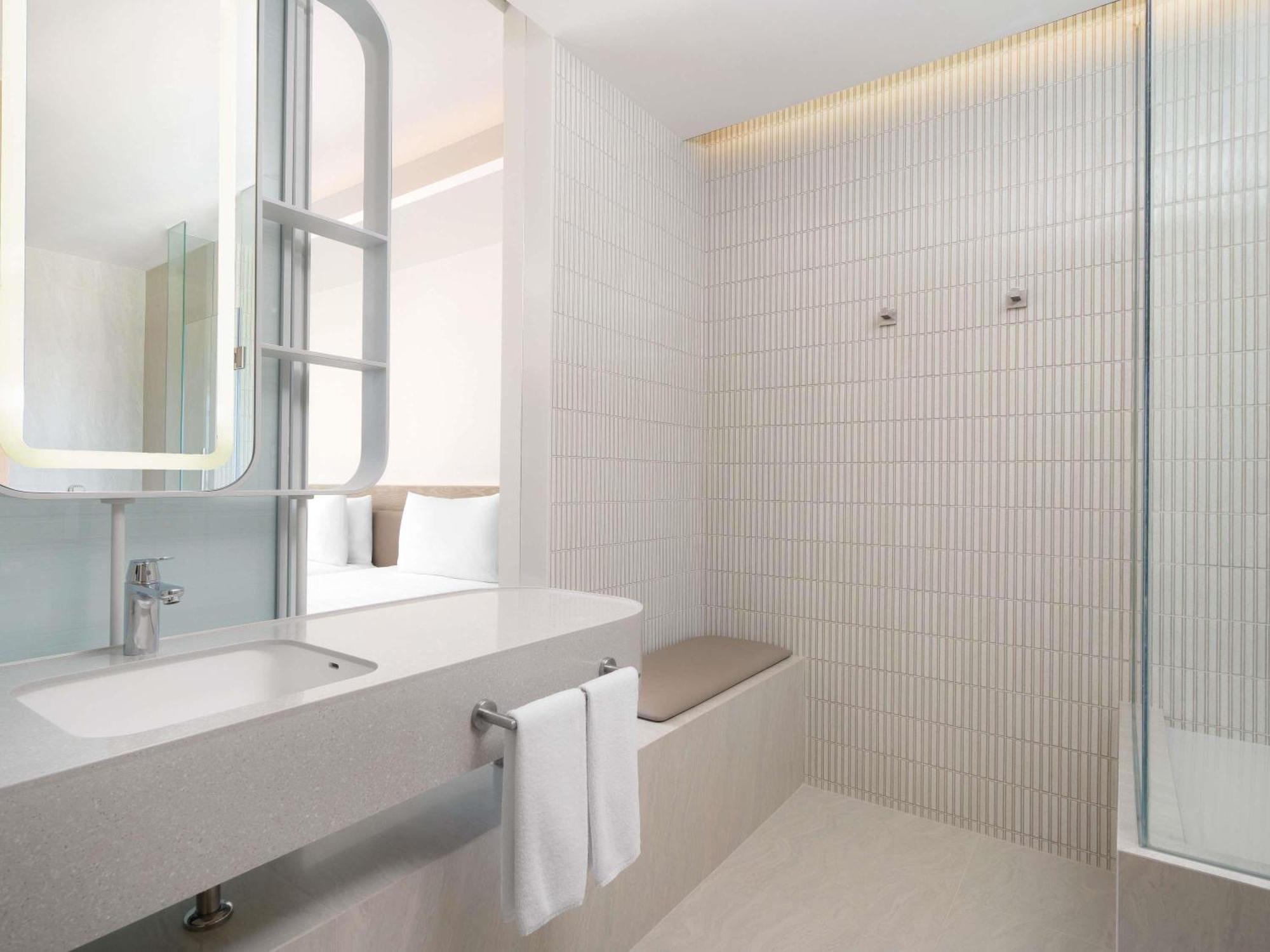 Premier Deluxe Twin Room City View