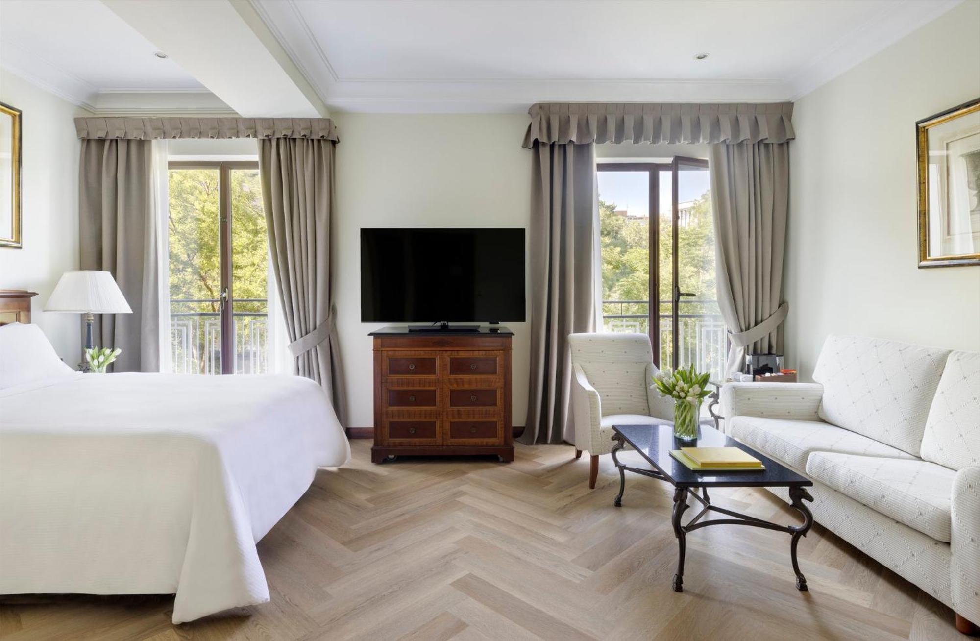 Premium King Room Castellana View Club Lounge Access