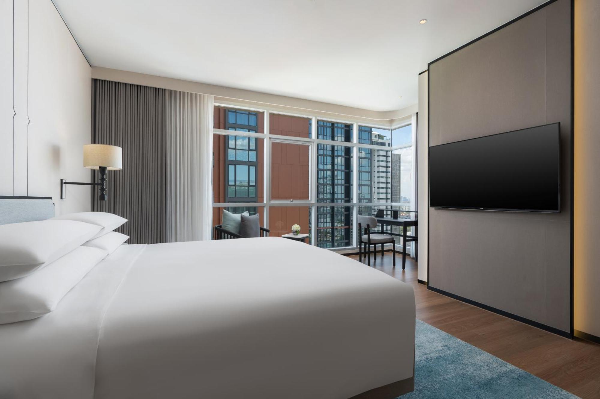 Three-Bedroom Suite City View