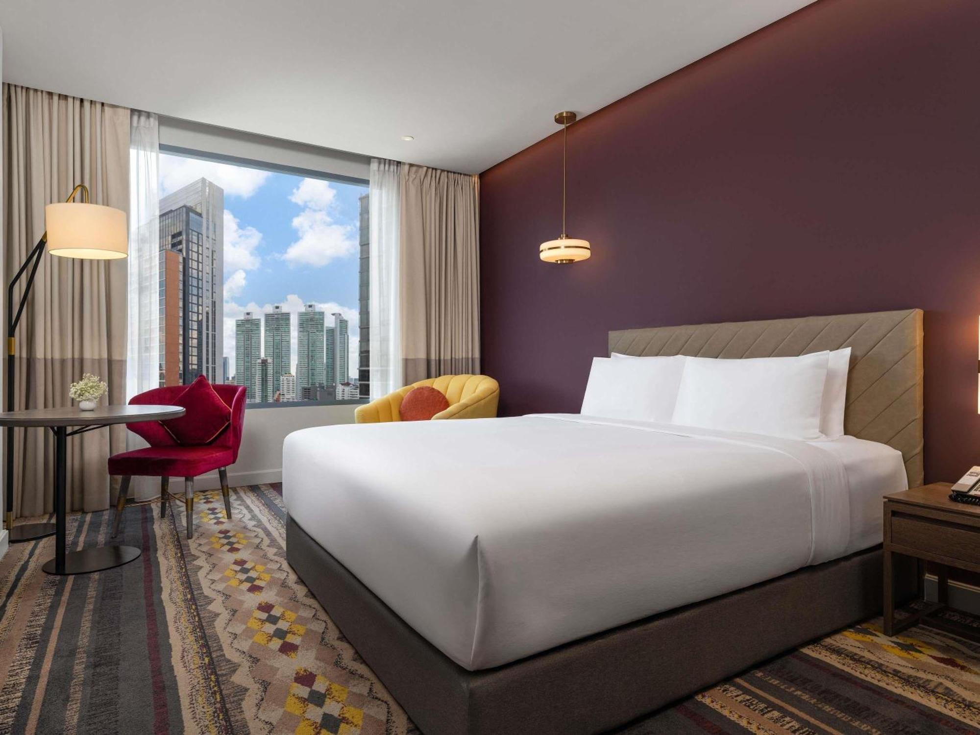 Deluxe King Room City View