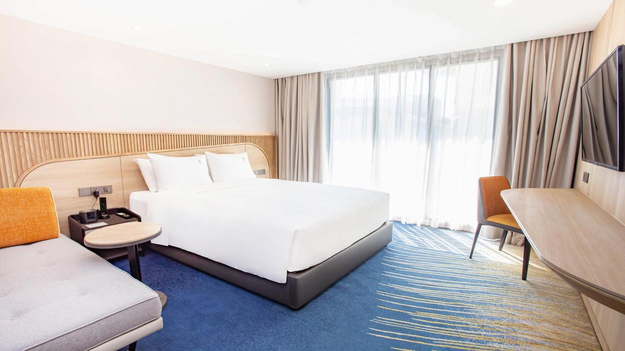 Standard Queen Room Top Floor