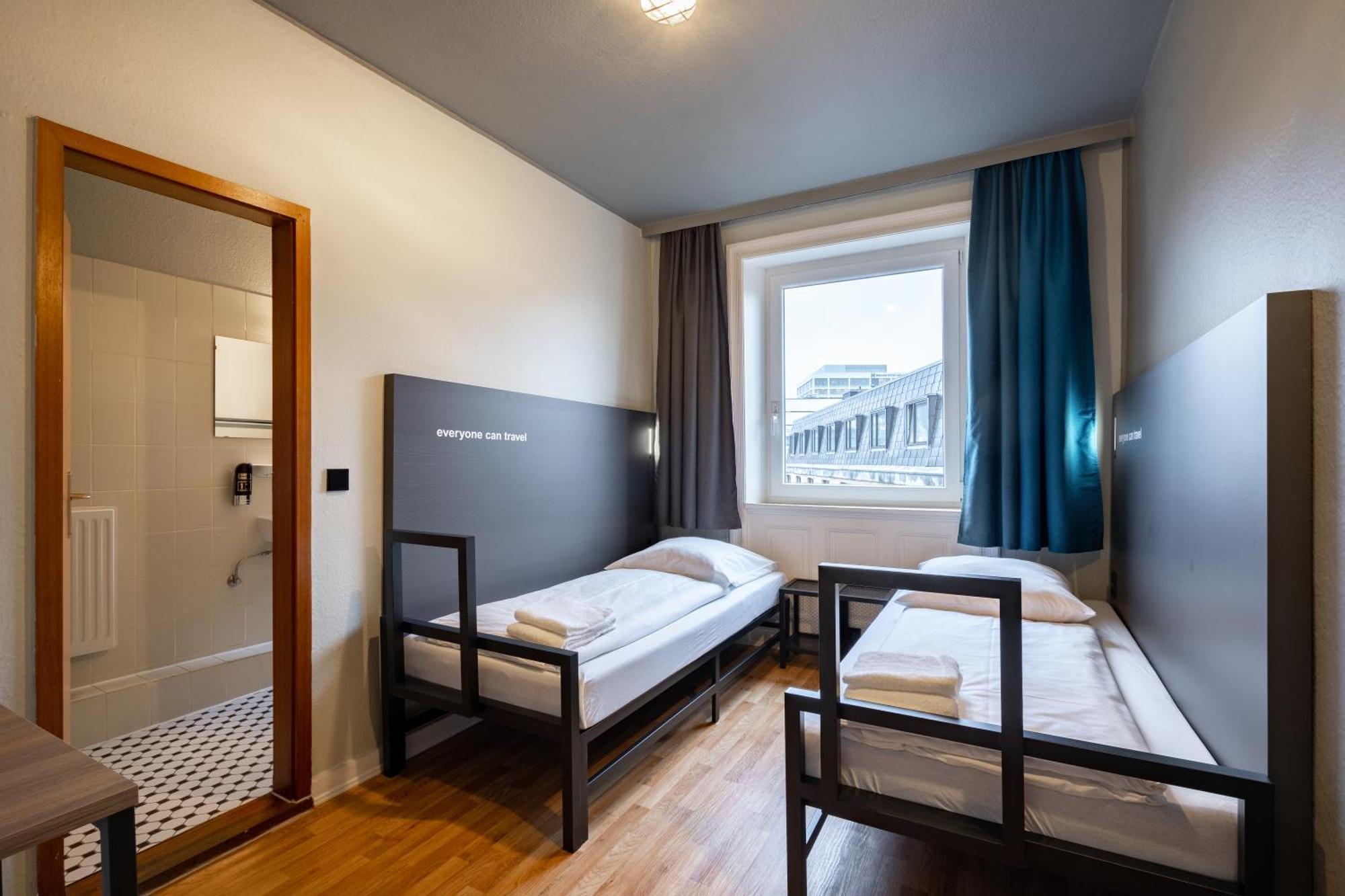 Tweepersoonskamer met 2 Aparte Bedden