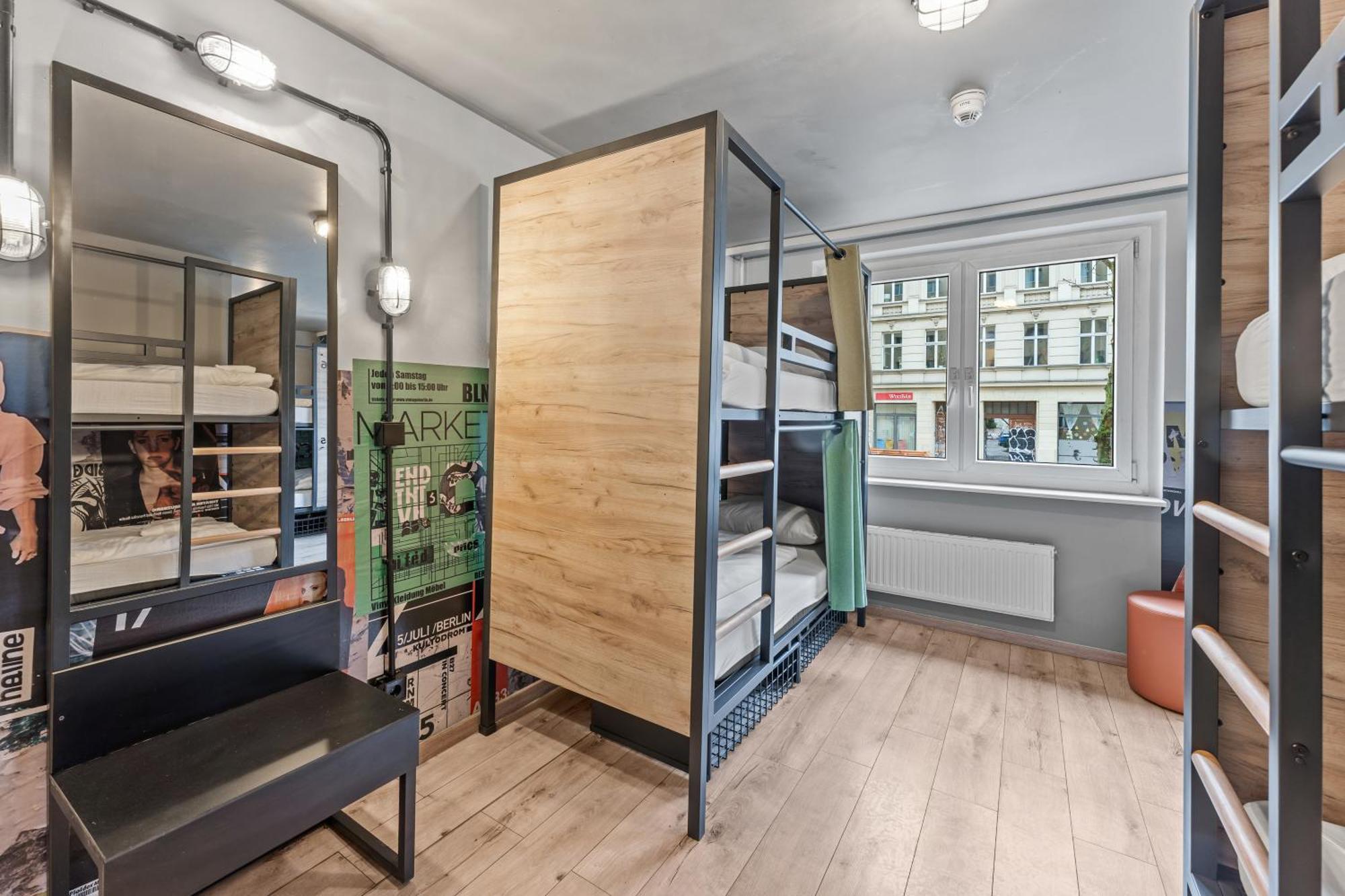Bed in een Slaapzaal met 6 Bedden