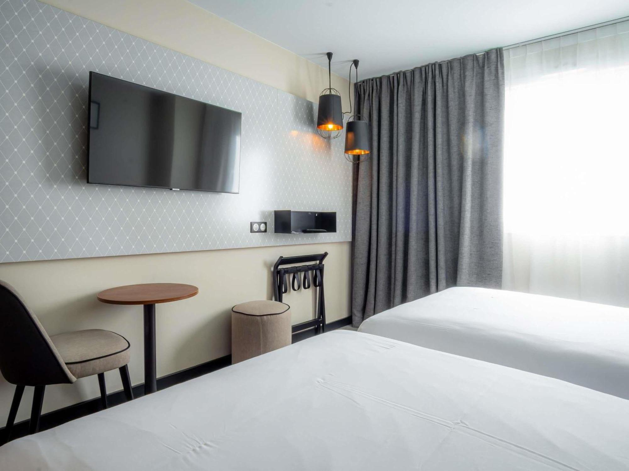 Privilege Kamer met Queensize Tweepersoonsbed en 1 Slaapbank voor 1 Persoon