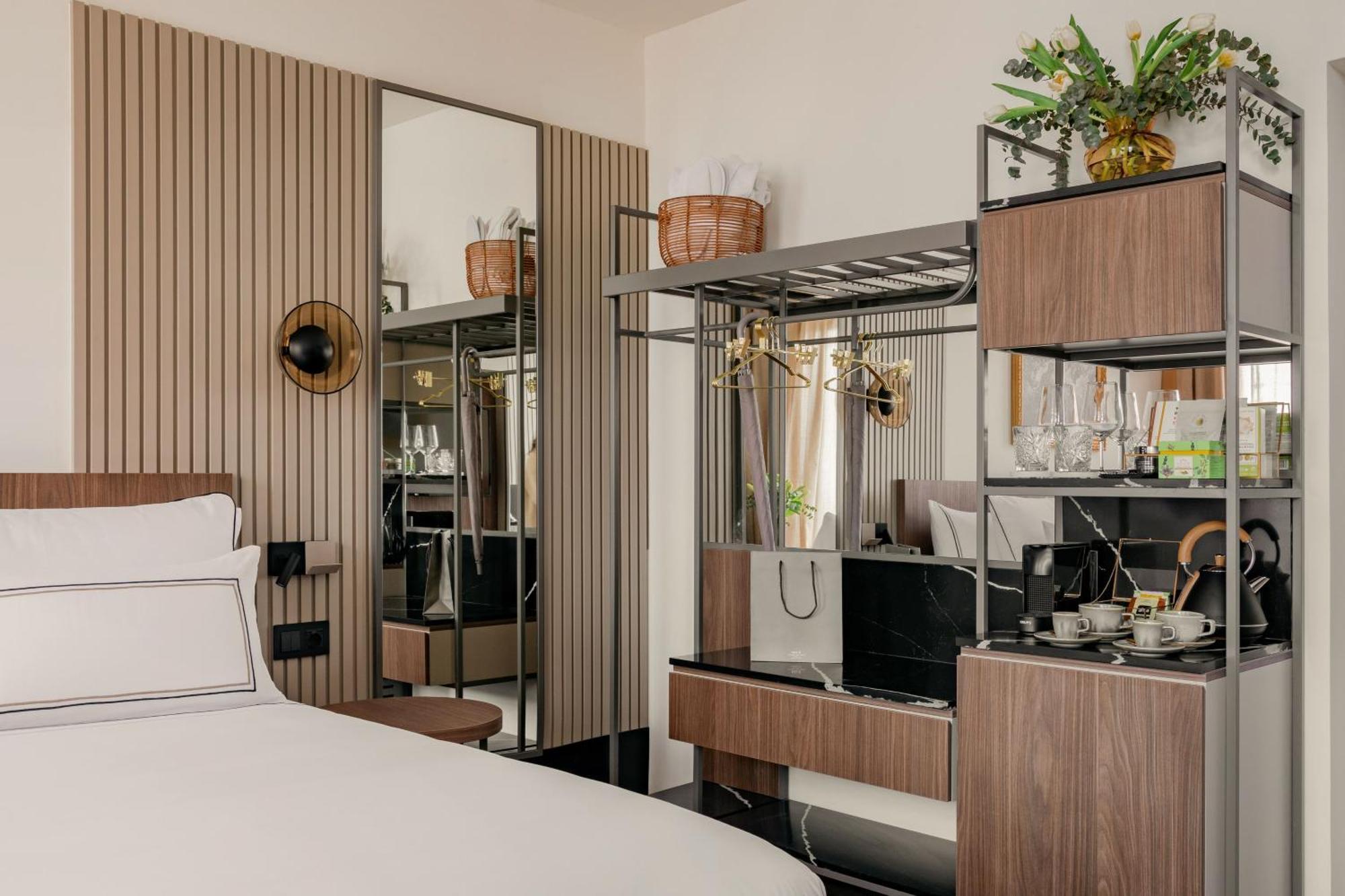 Deluxe Extra Room City View
