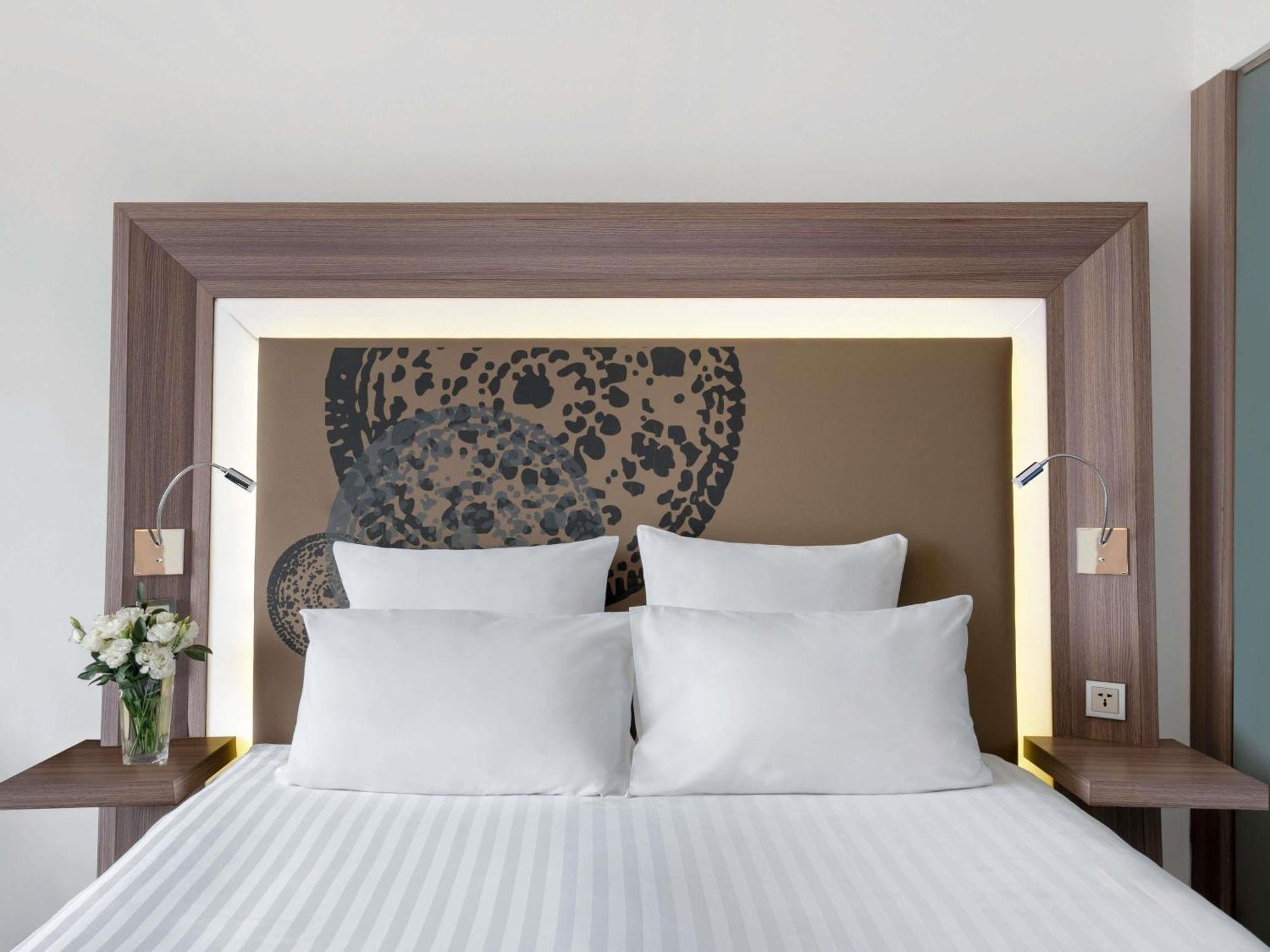 Premier King Room Lounge Access