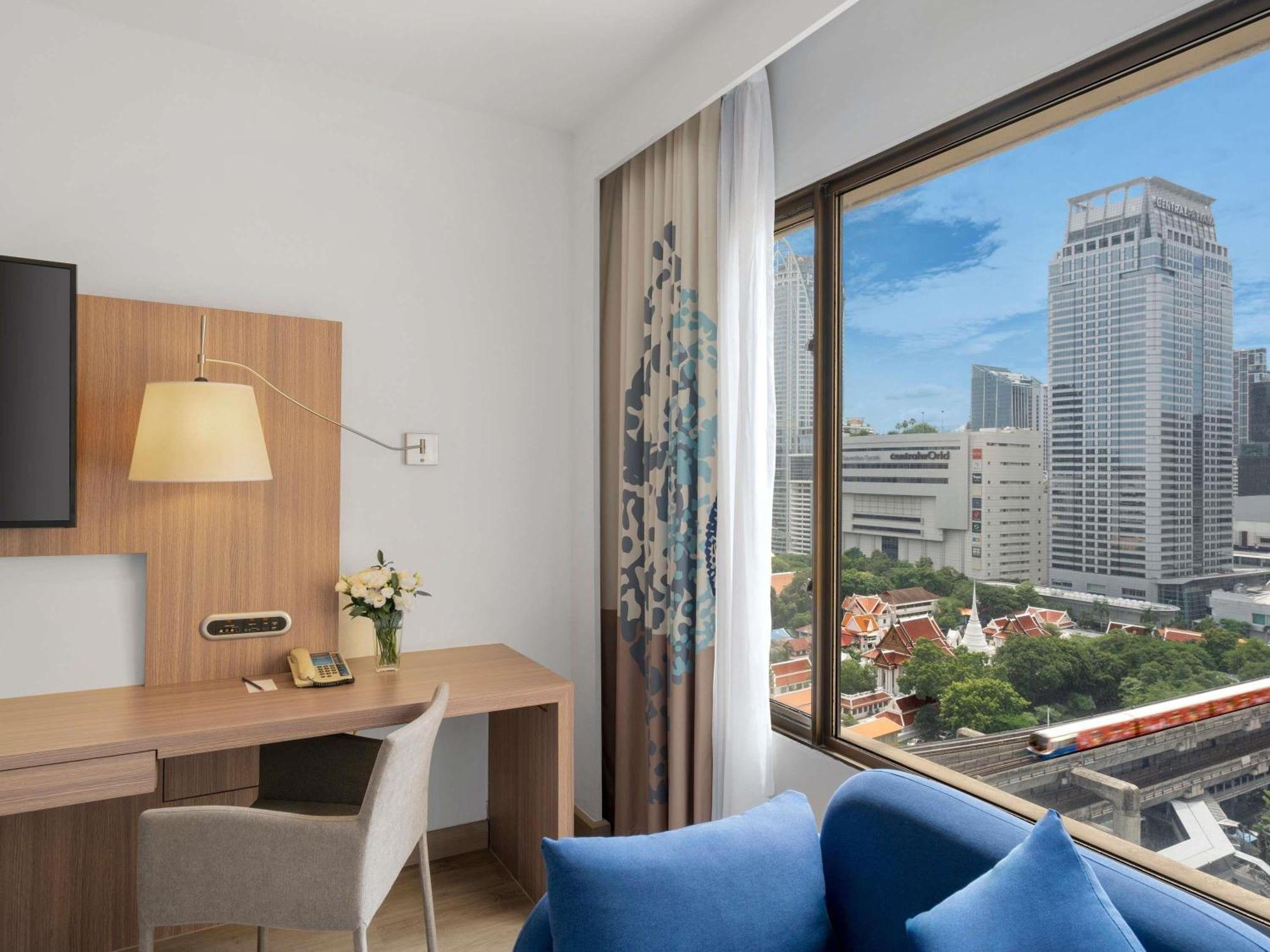 Premier King Room Lounge Access