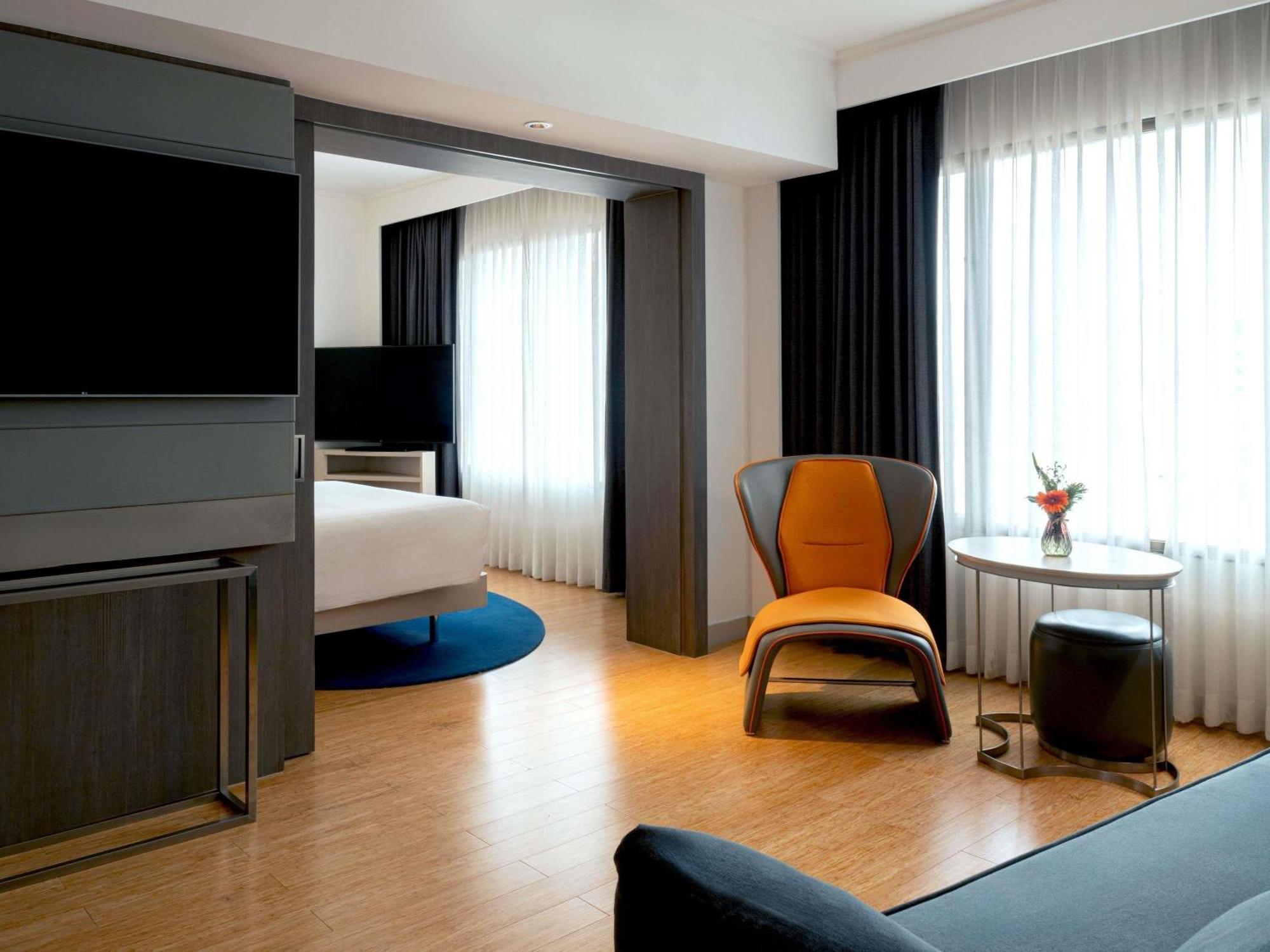Junior Suite Queen Bed
