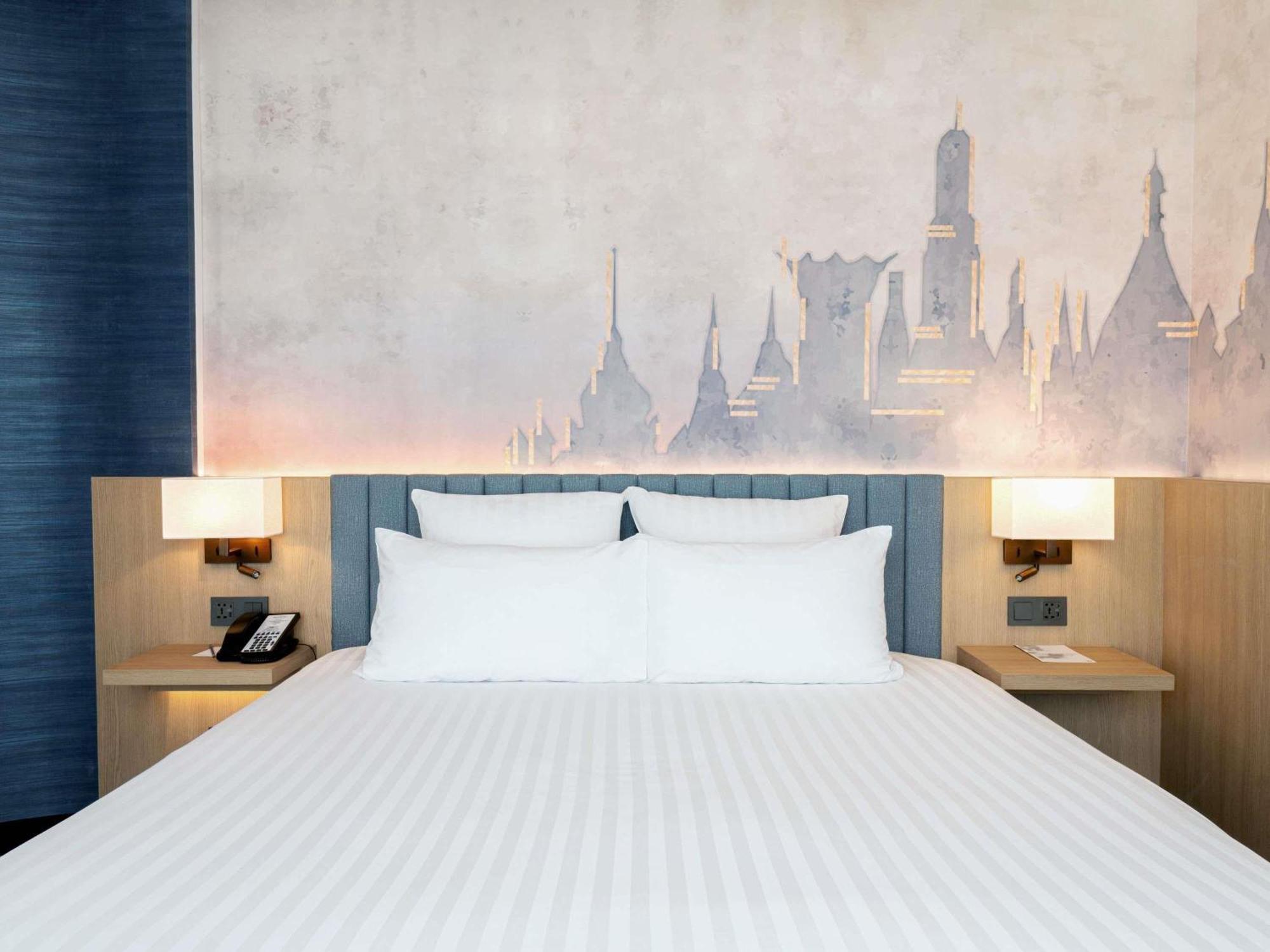 Junior Suite Queen Bed