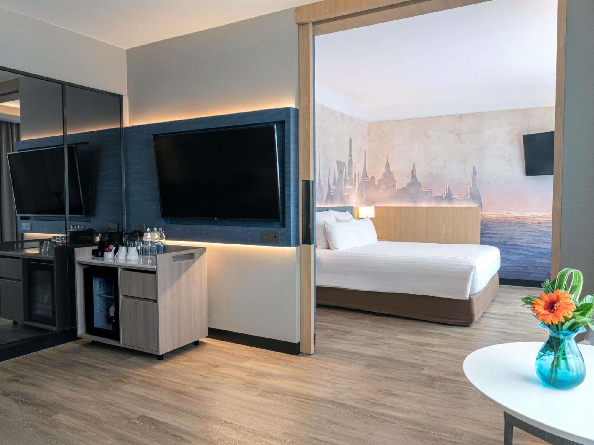 Junior Suite Queen Bed