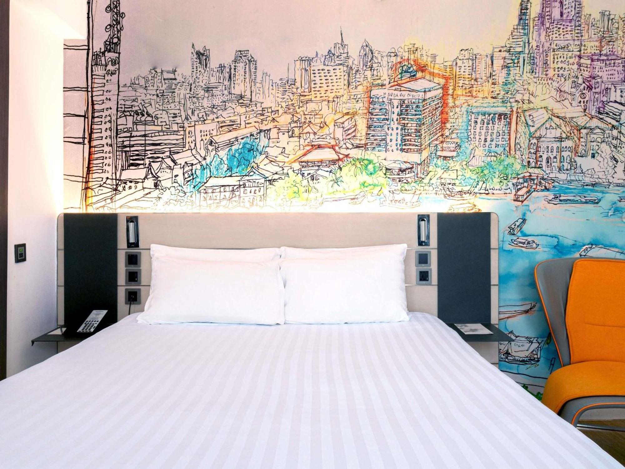 Junior Suite Queen Bed