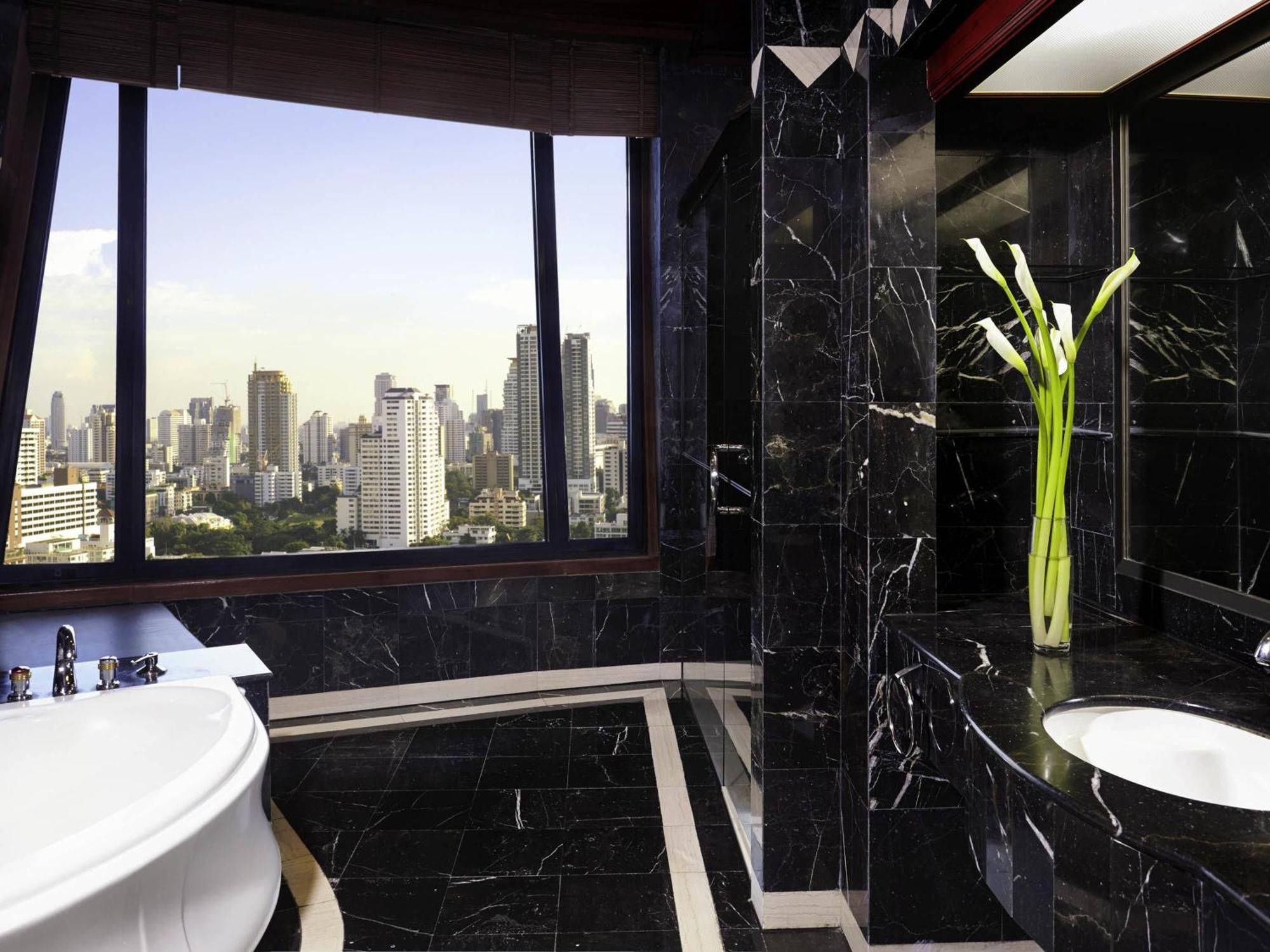 Grand Executive Suite 1 King Bed Executive Lounge Access on Food Soft Beverage