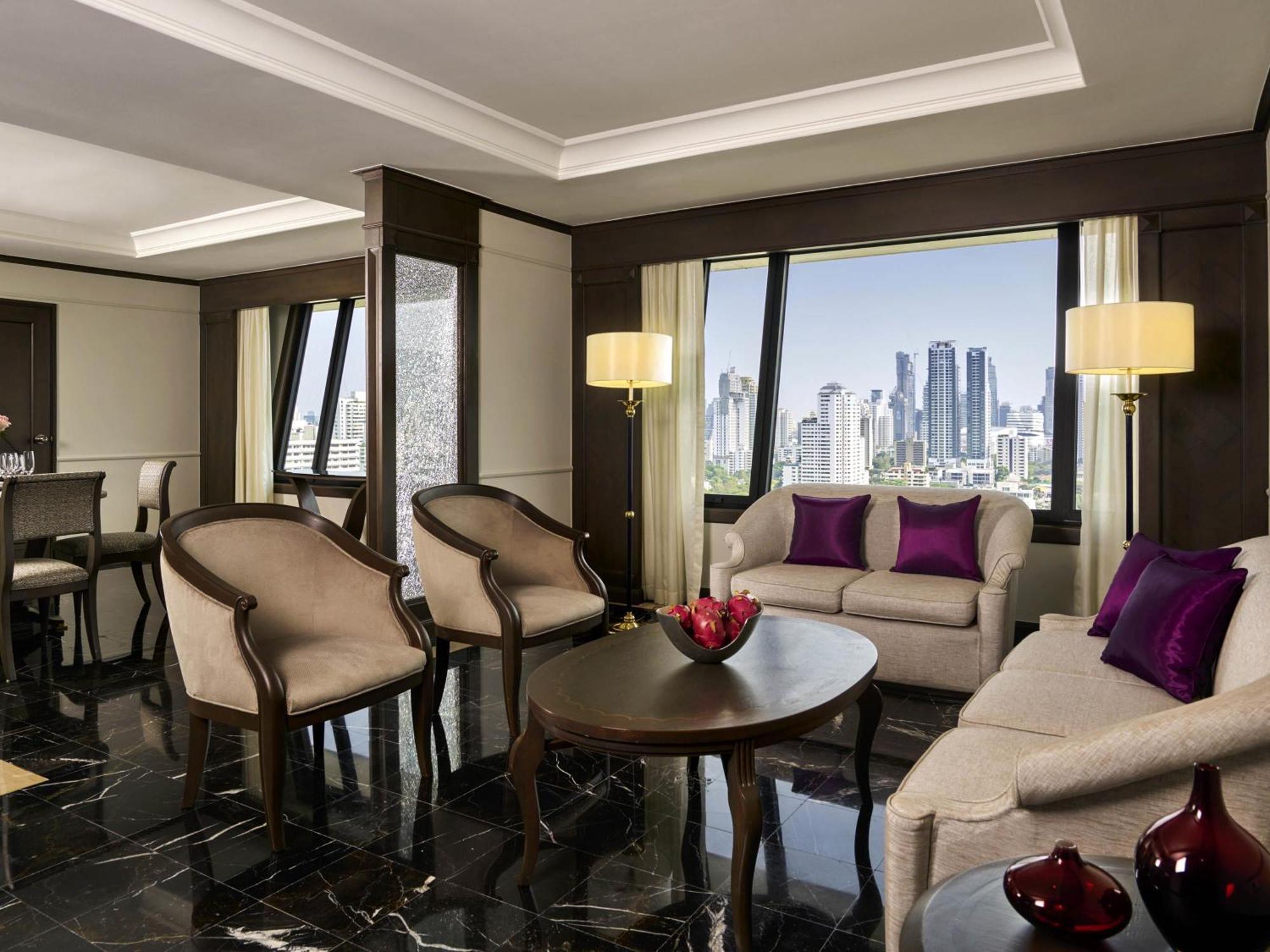 Grand Executive Suite 1 King Bed Executive Lounge Access on Food Soft Beverage