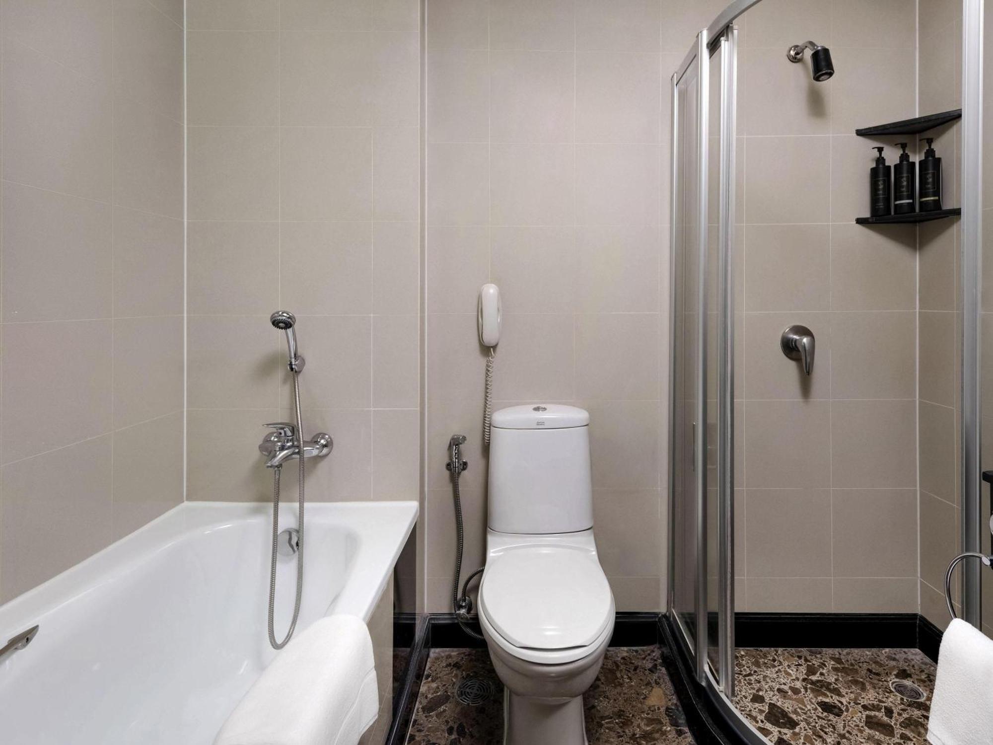 Executive Room 2 Twin Beds Executive Lounge Access on Food Soft Beverage