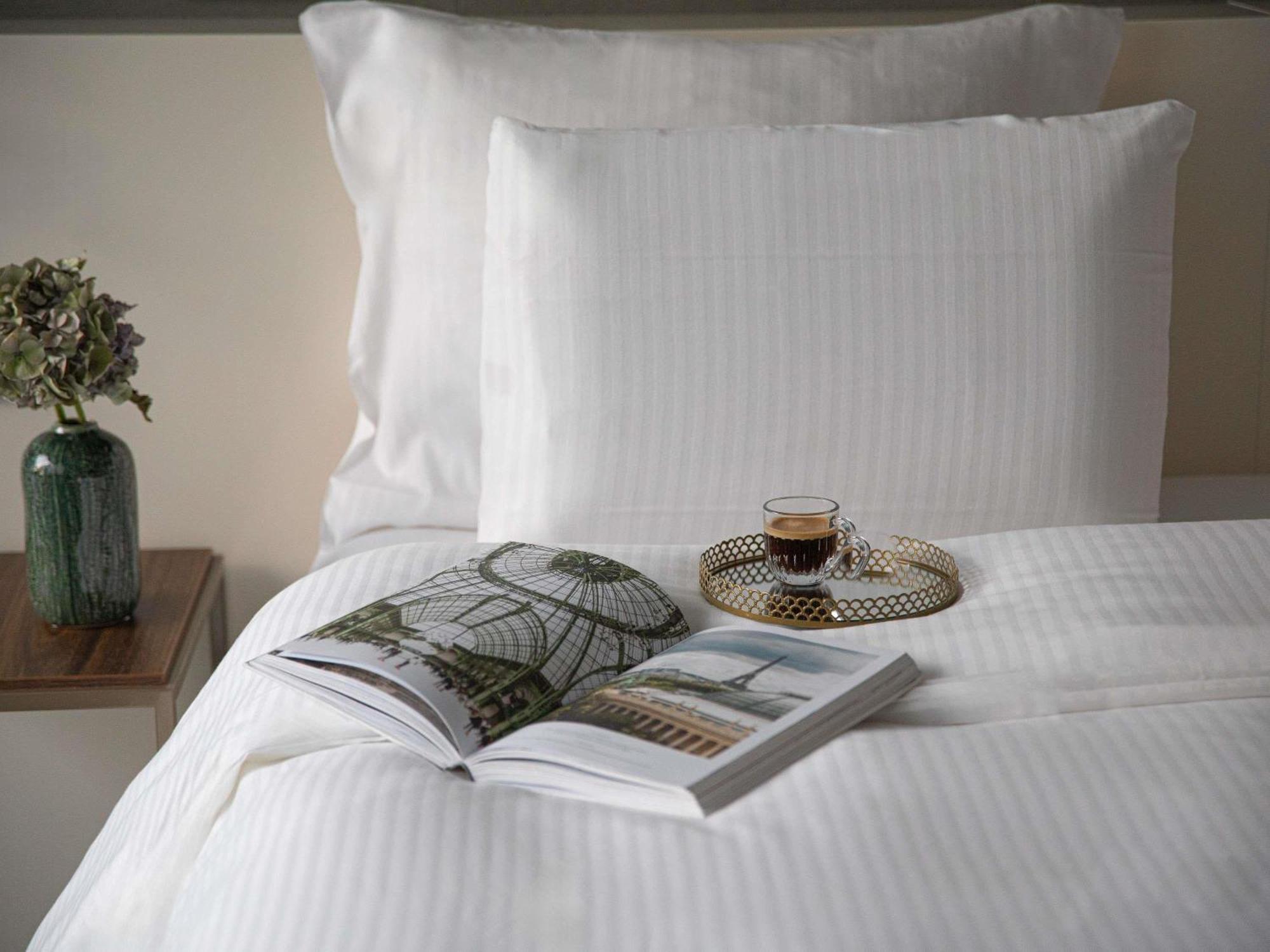 Junior Suite met Kingsize Bed en Slaapbank - Uitzicht op de Eiffeltoren