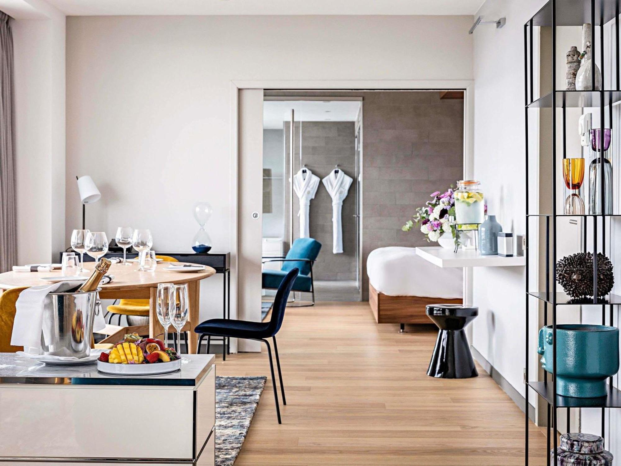 PENTHOUSE EIFFEL met 1 Kingsize Bed en Uitzicht - Bovenste Verdieping