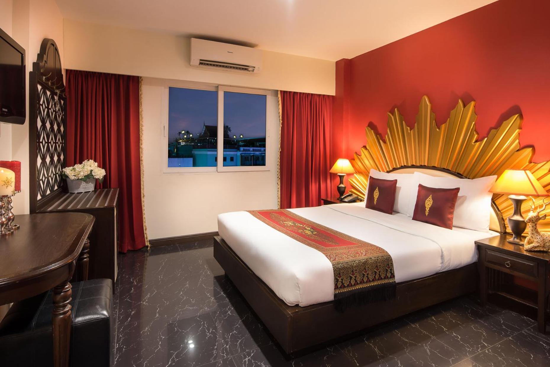 Scarlet Double Room