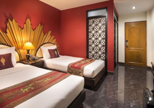 Scarlet Twin Room