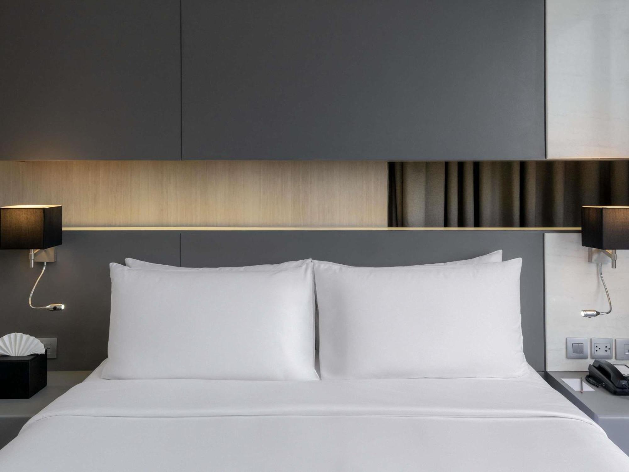 Deluxe Suite 1 Queen bed