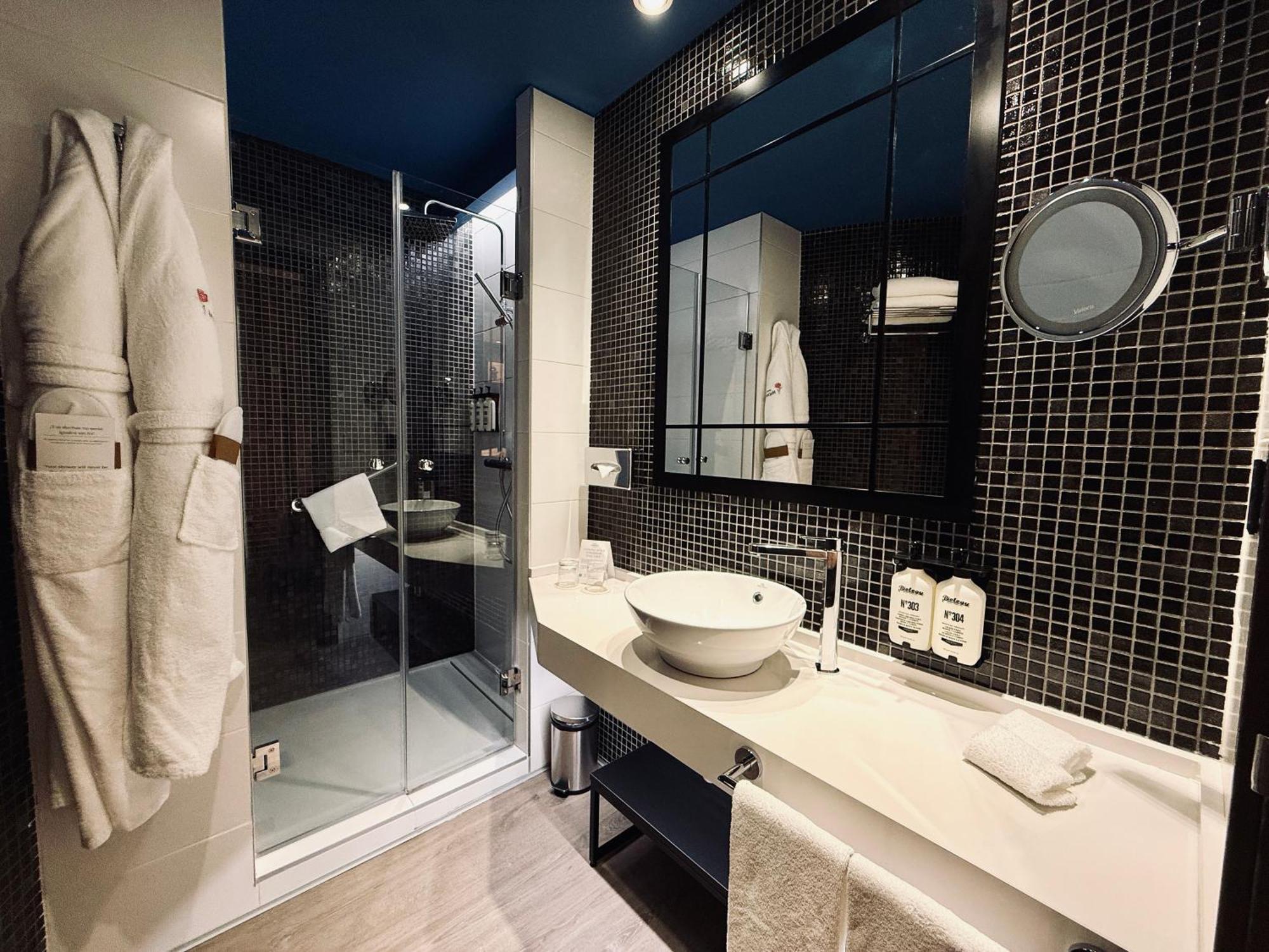 Premium Queen Room
