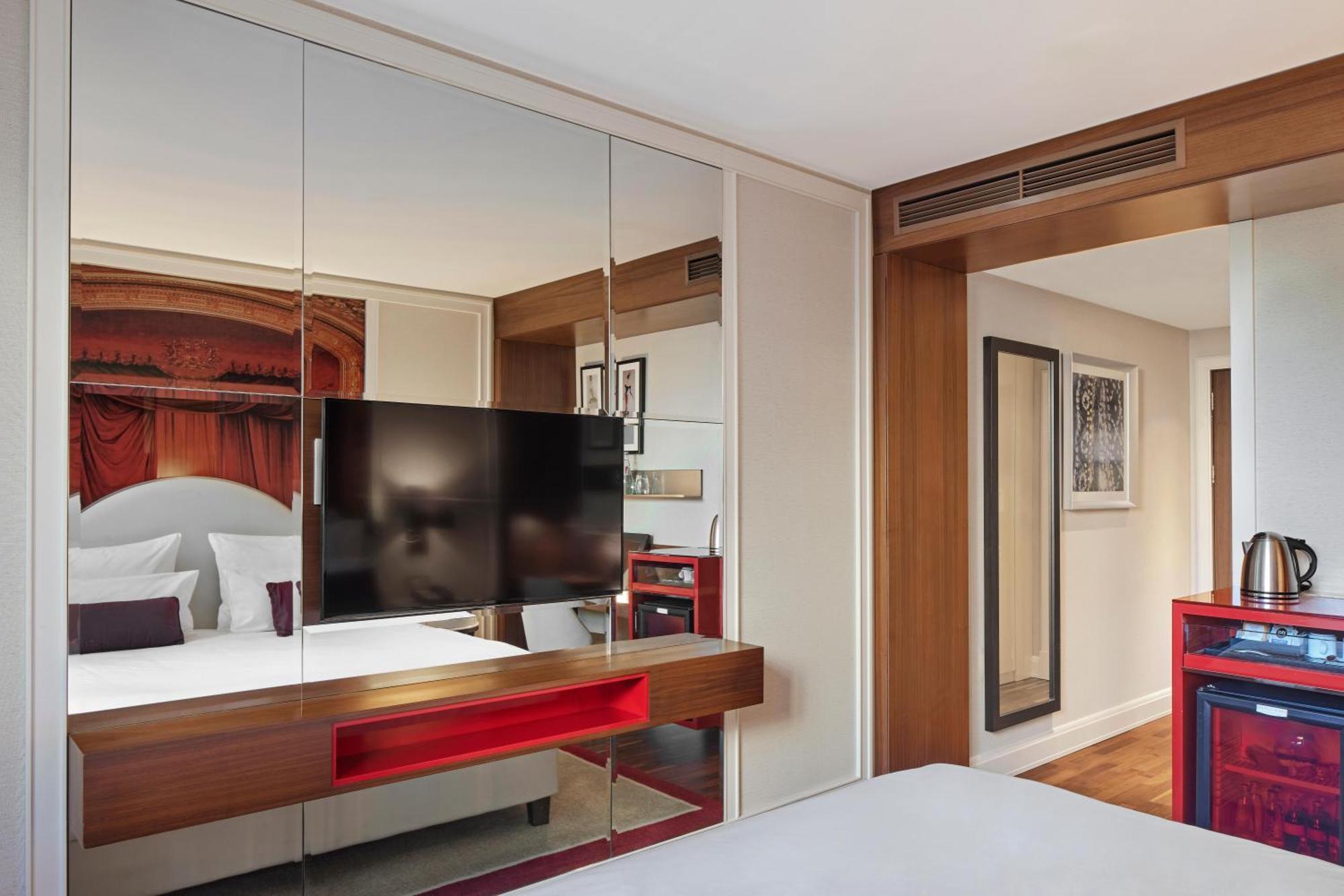 Classic Room incl. Wintergarten Variete Ticket