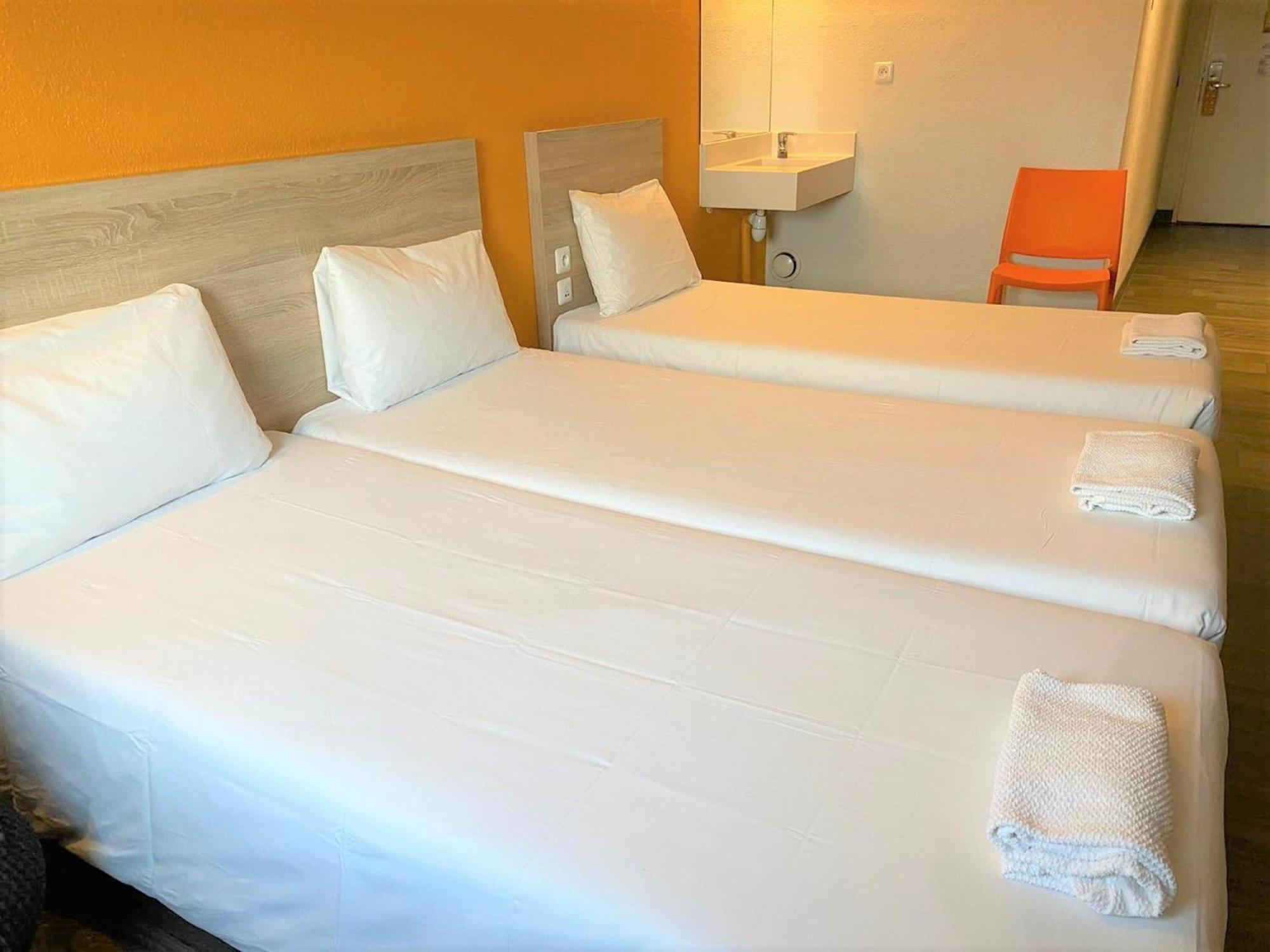 Break Kamer met 2 Eenpersoonsbedden en Extra Bed
