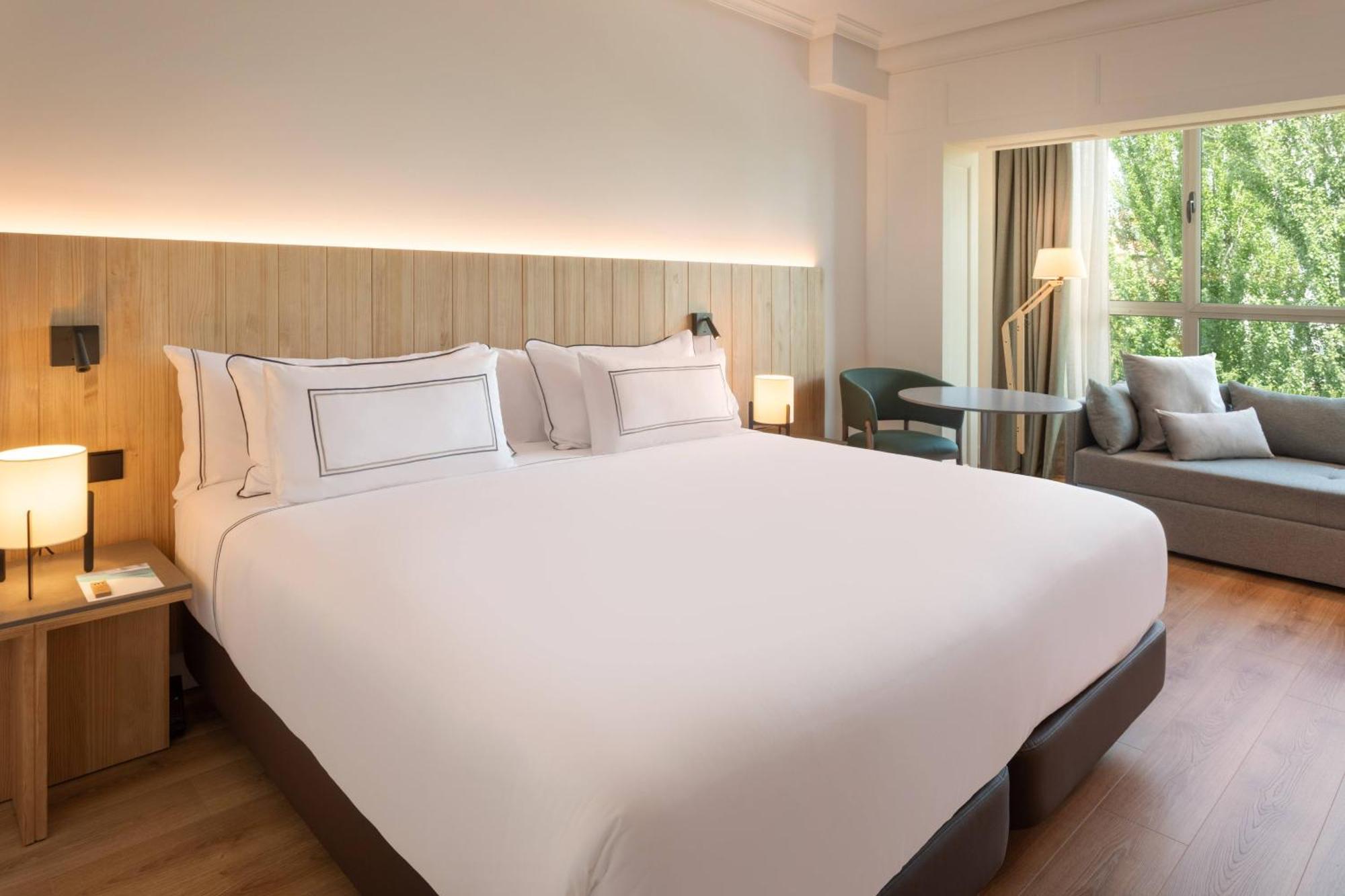 Superior Connecting Room